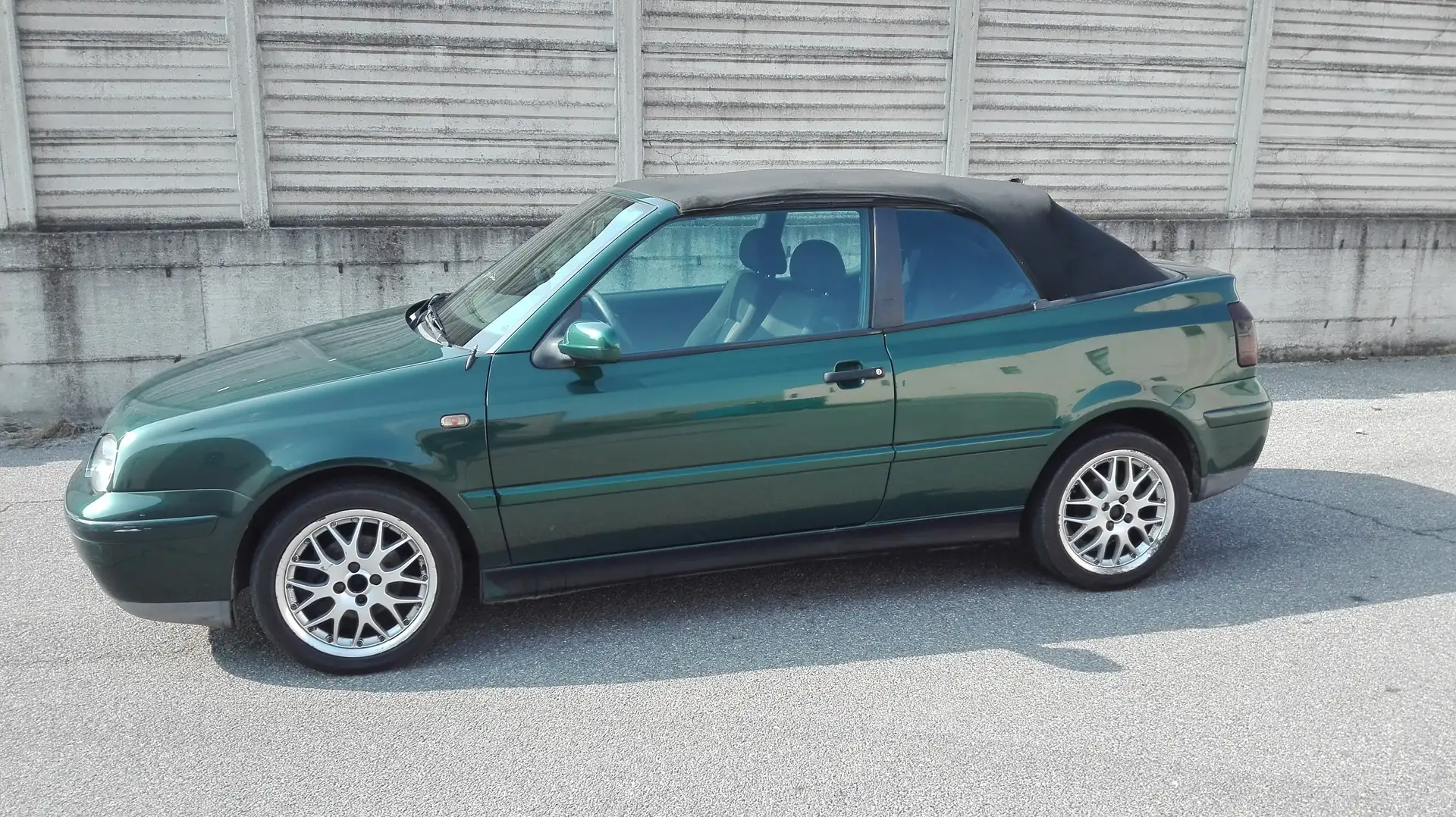 Volkswagen Golf Cabriolet Golf Cabrio 1.9 tdi 110cv Highline Verde - 1