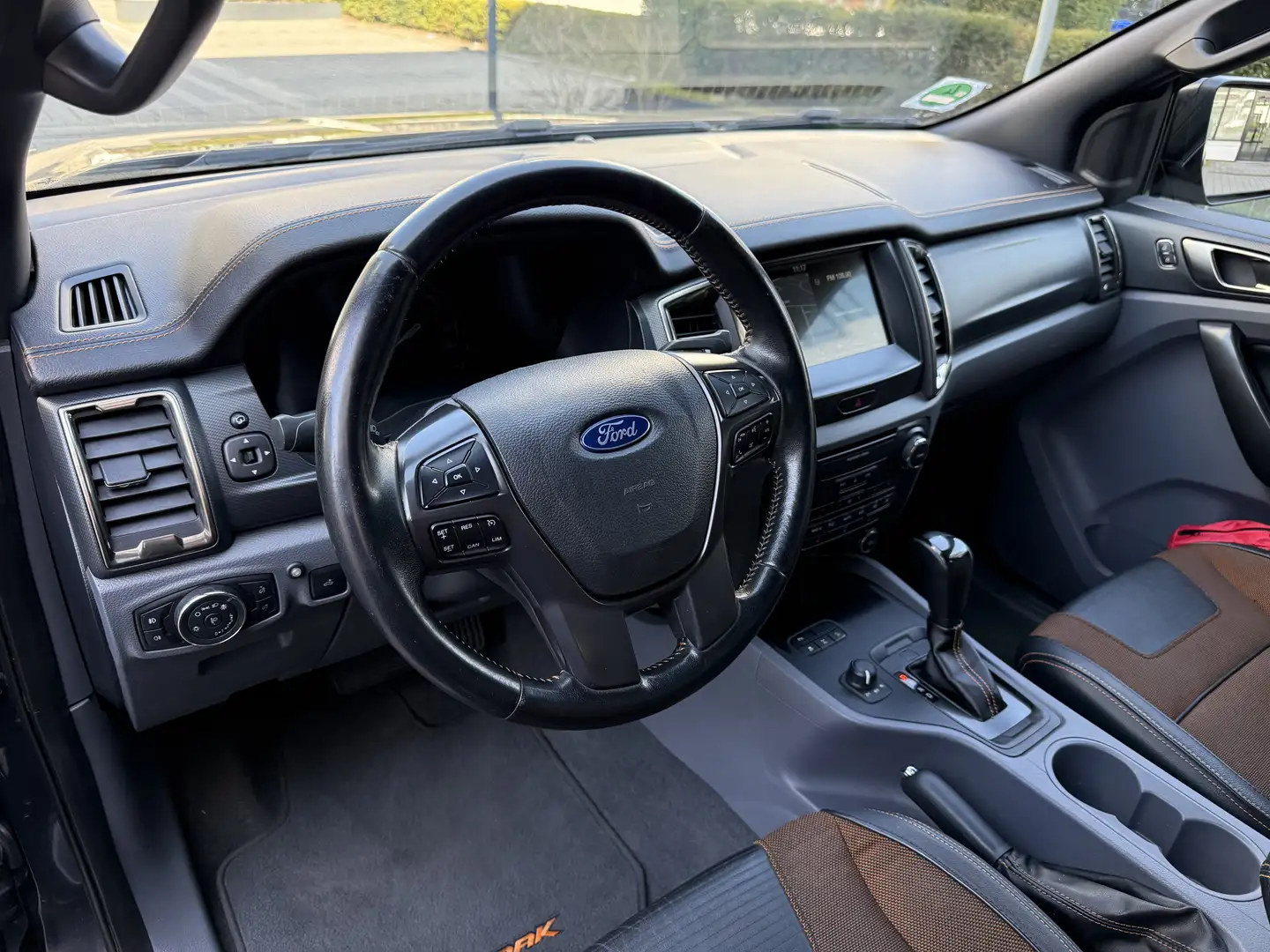 Ford Ranger Wildtrak Extrakabine 4x4 Aut. Standheizung. Navi. Gris - 2