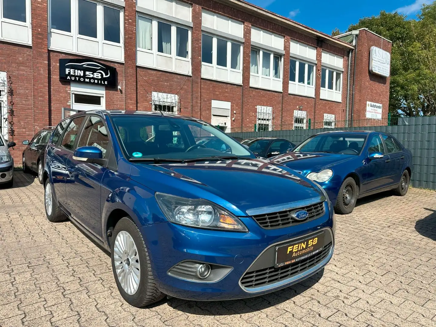 Ford Focus Turnier Titanium Blau - 1