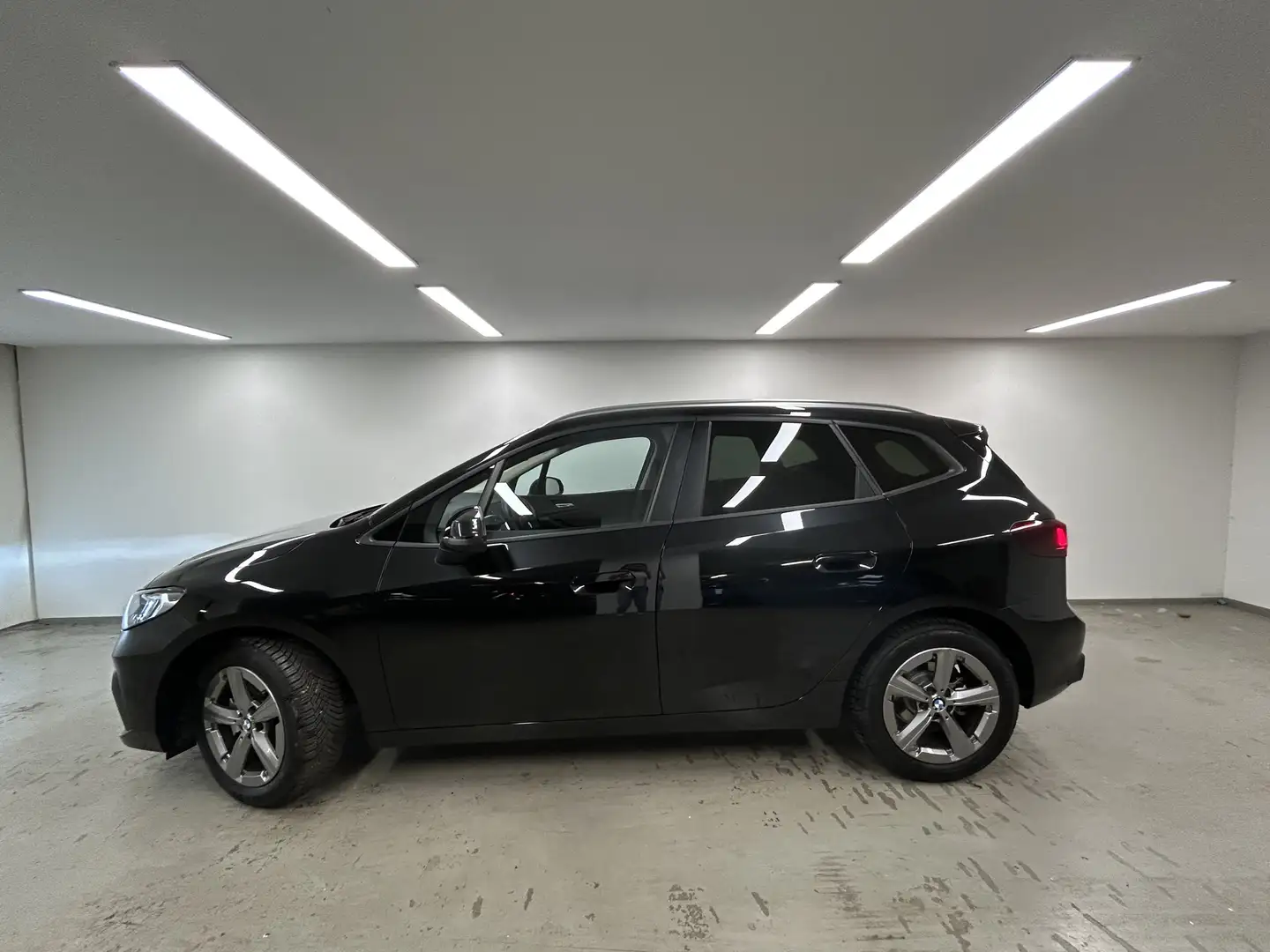 BMW 218 i Active Tourer Parkass. Pano. AHK DAB LED Schwarz - 2