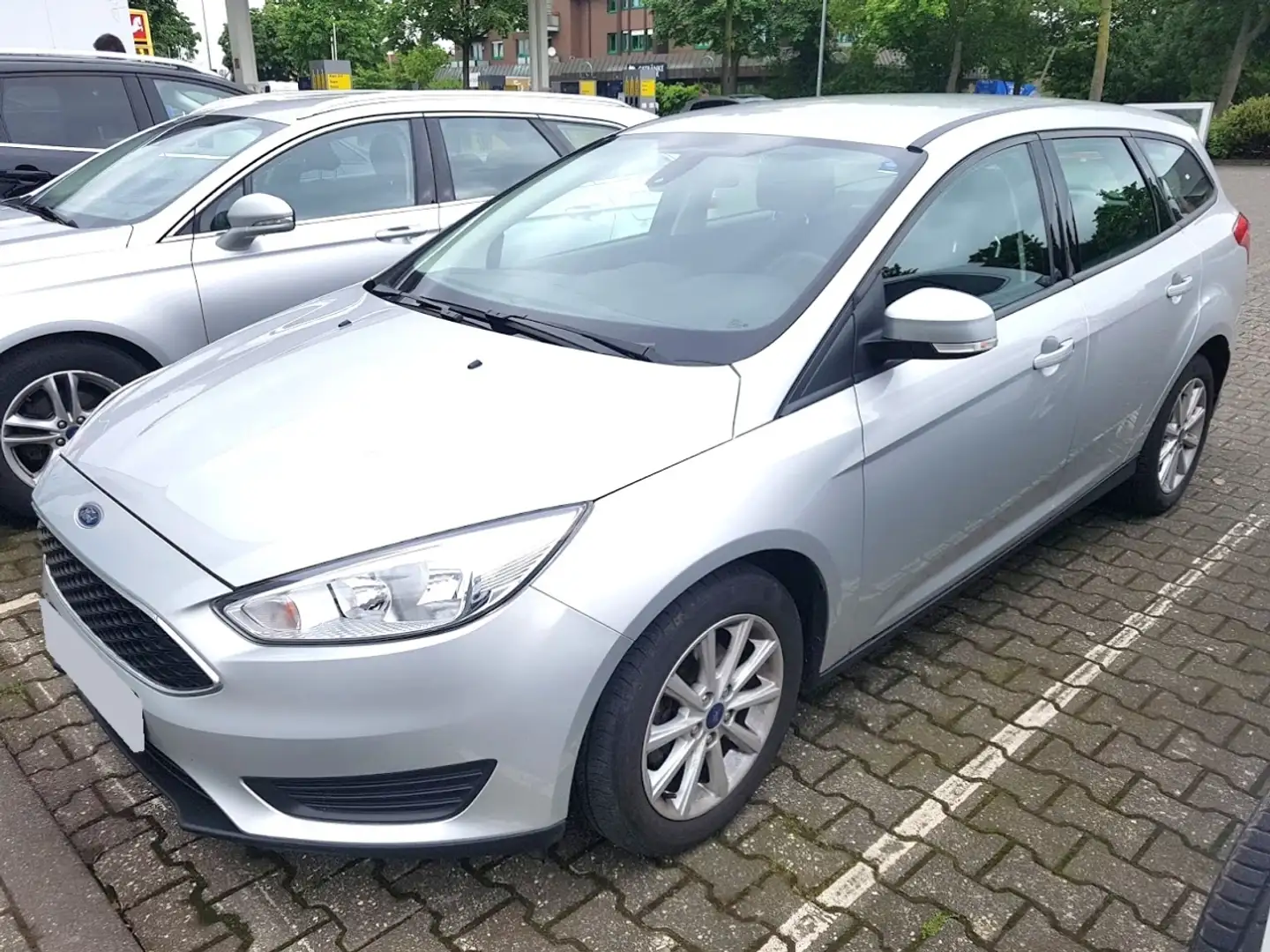 Ford Focus Turnier 1.0 EcoBoost Trend LMF KLIMA WINTERPAKET Silber - 1