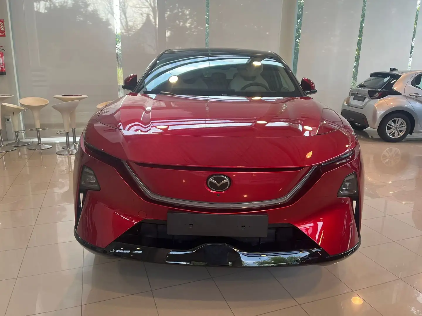 Mazda CX-6e Takumi 258 Rojo - 2
