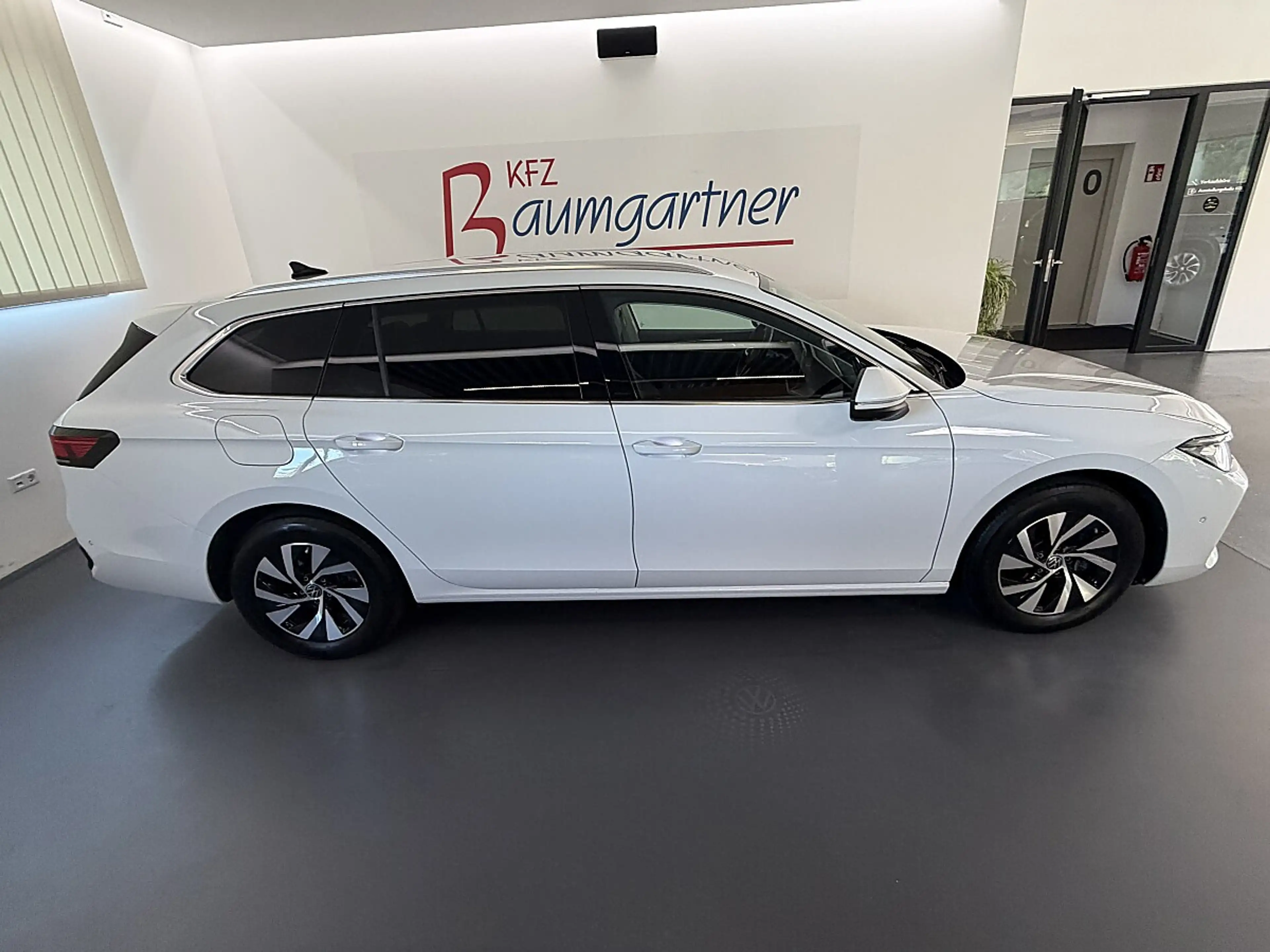 Volkswagen Passat Variant 2.0TDI DSG Neumodell *LED*NAVI*ACC*AHK*Alcantar... — photo 3