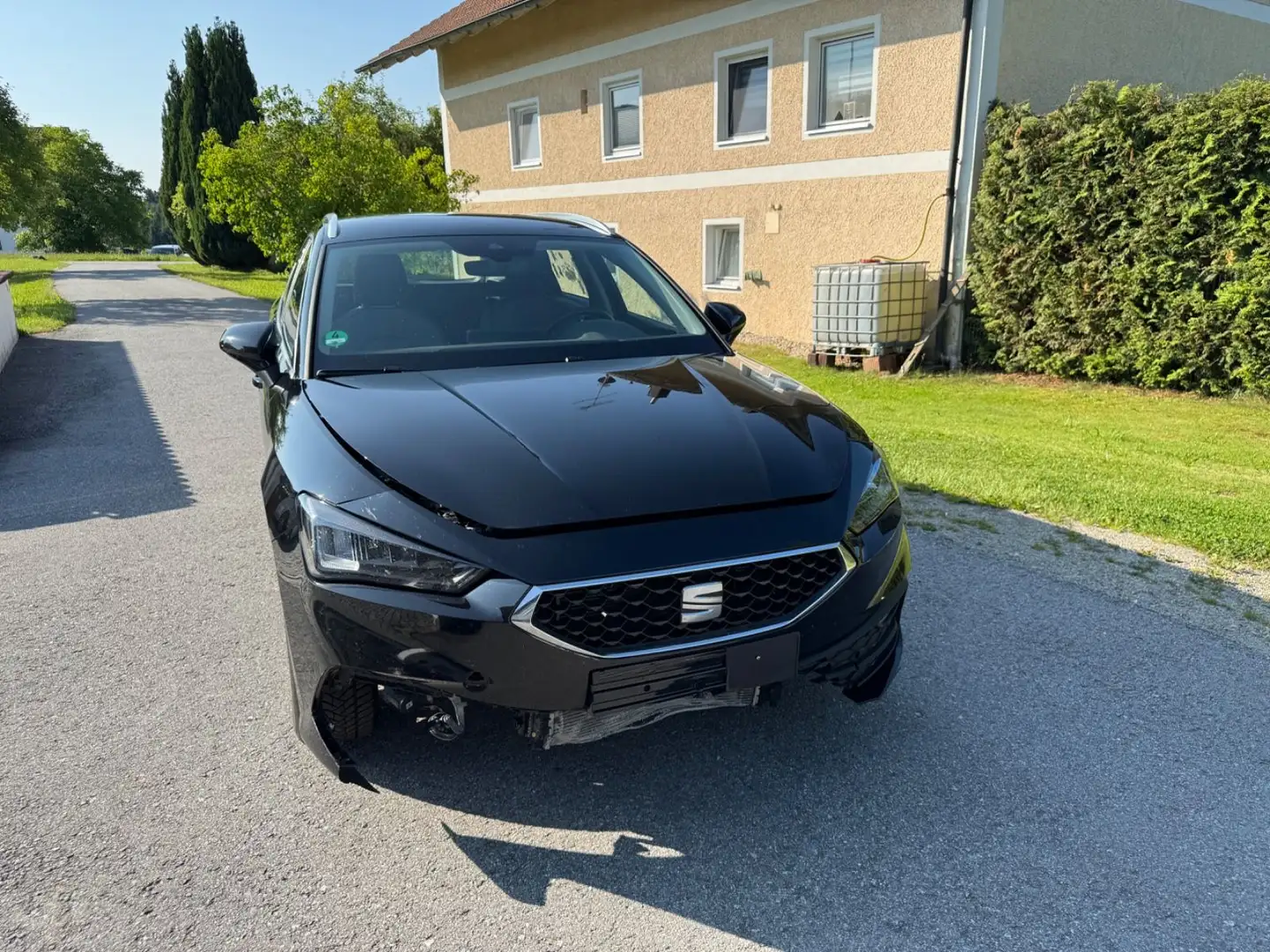 SEAT Leon Sportstourer Style*AHK*LED*NAVI Zwart - 2