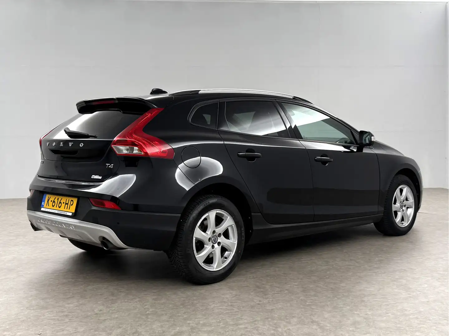 Volvo V40 Cross Country 1.6 T4 180PK Airco Cruise Navigatie Parkeersensore Negro - 2