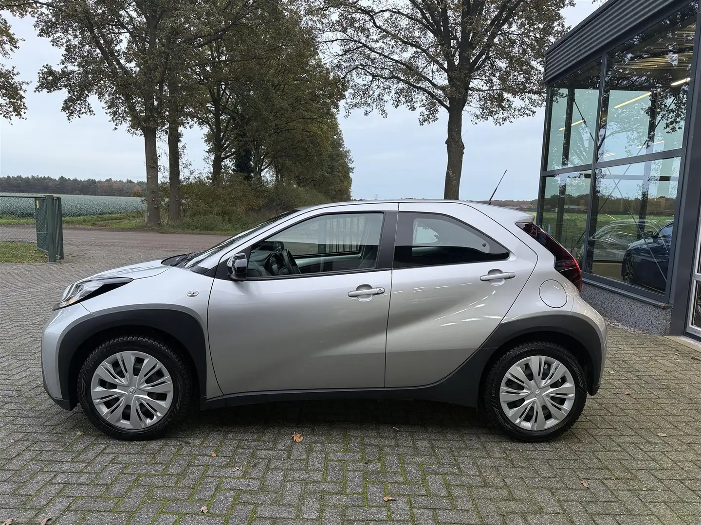 Toyota Aygo X 1.0 VVT-i MT Play Grijs - 2