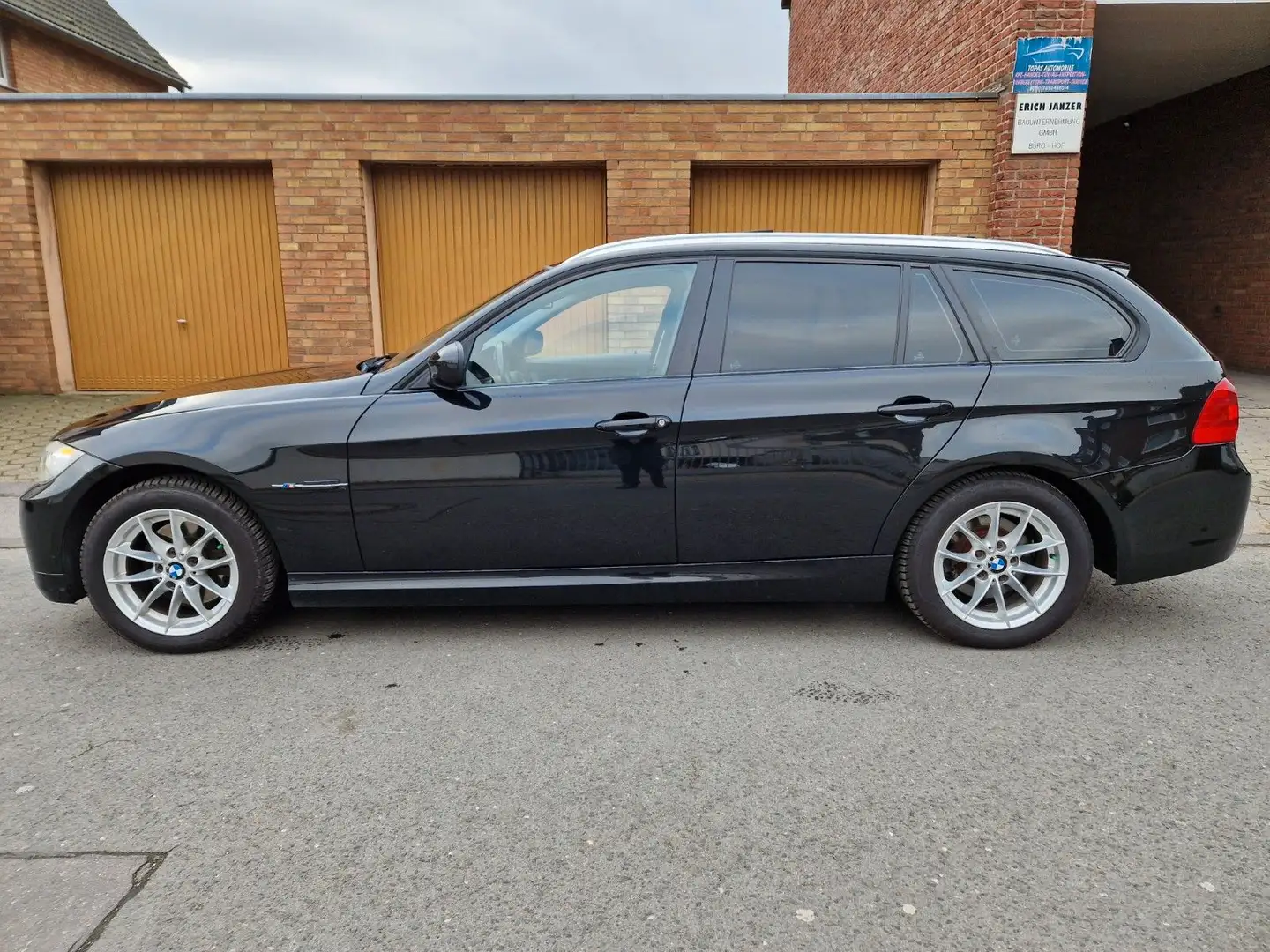 BMW 320 320i Premium Sport/3 Jahre Garantie inklusive! Zwart - 1
