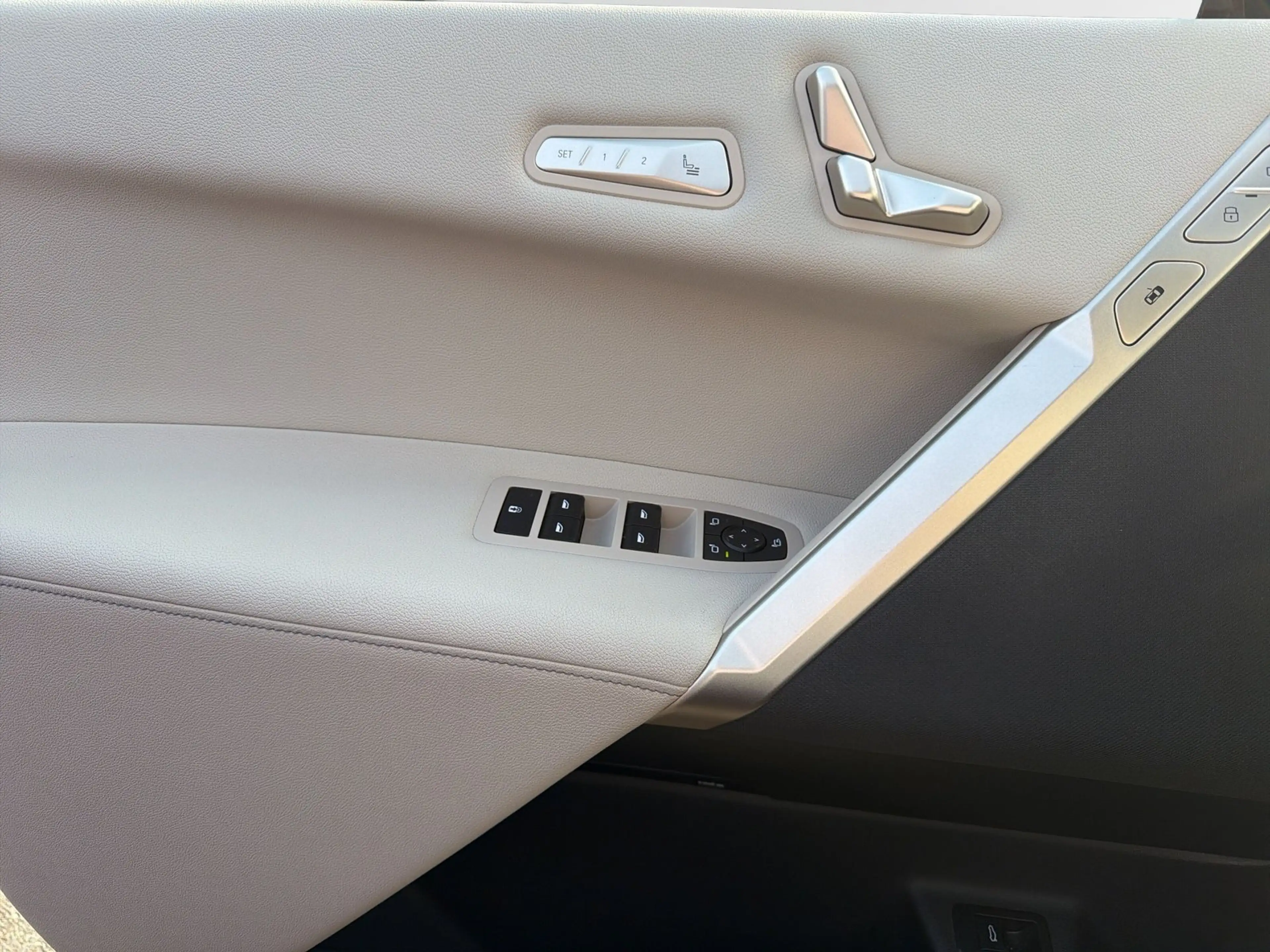 BMW iX xDrive40 Sportpaket LASERLICHT.AHK.SOFT-CLOSE — photo 10