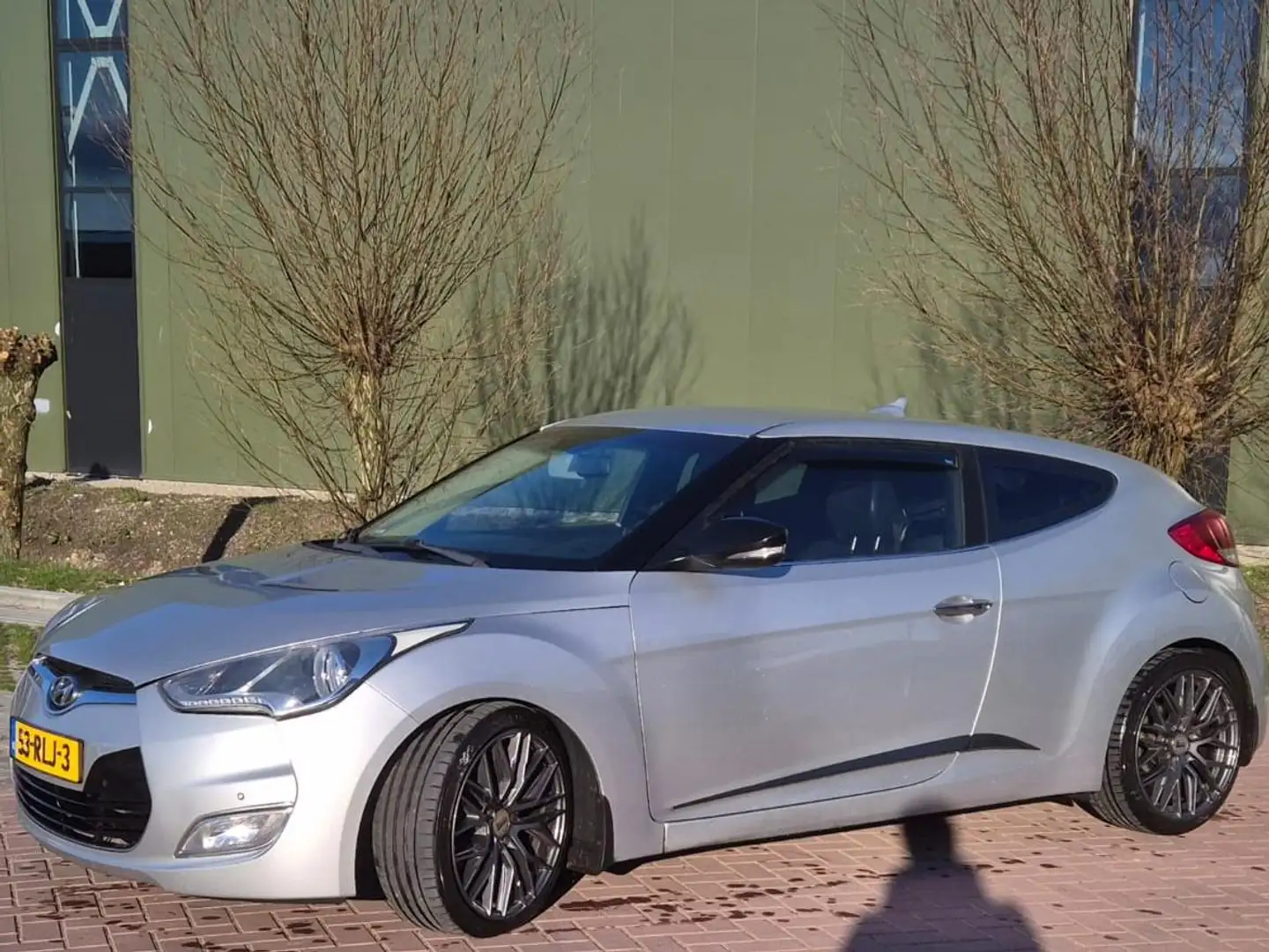 Hyundai VELOSTER VELOSTER 1.6 GDI i-Vision Silber - 1