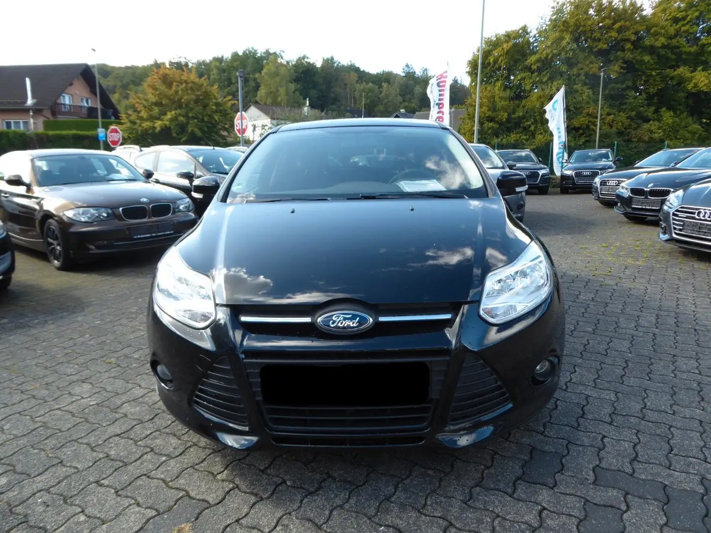 Ford Focus Lim. Trend Schwarz - 1