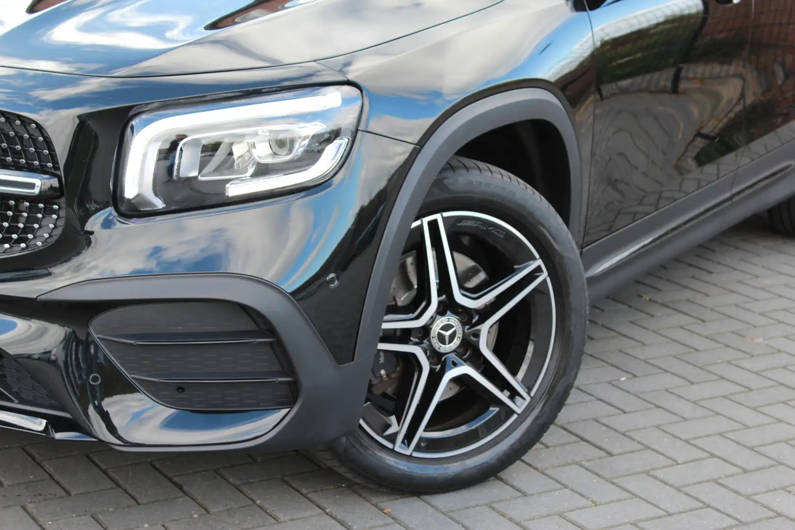 Mercedes-Benz GLB 200 Business Solution AMG 7p. | Pano | Sfeer | Carplay Zwart - 2