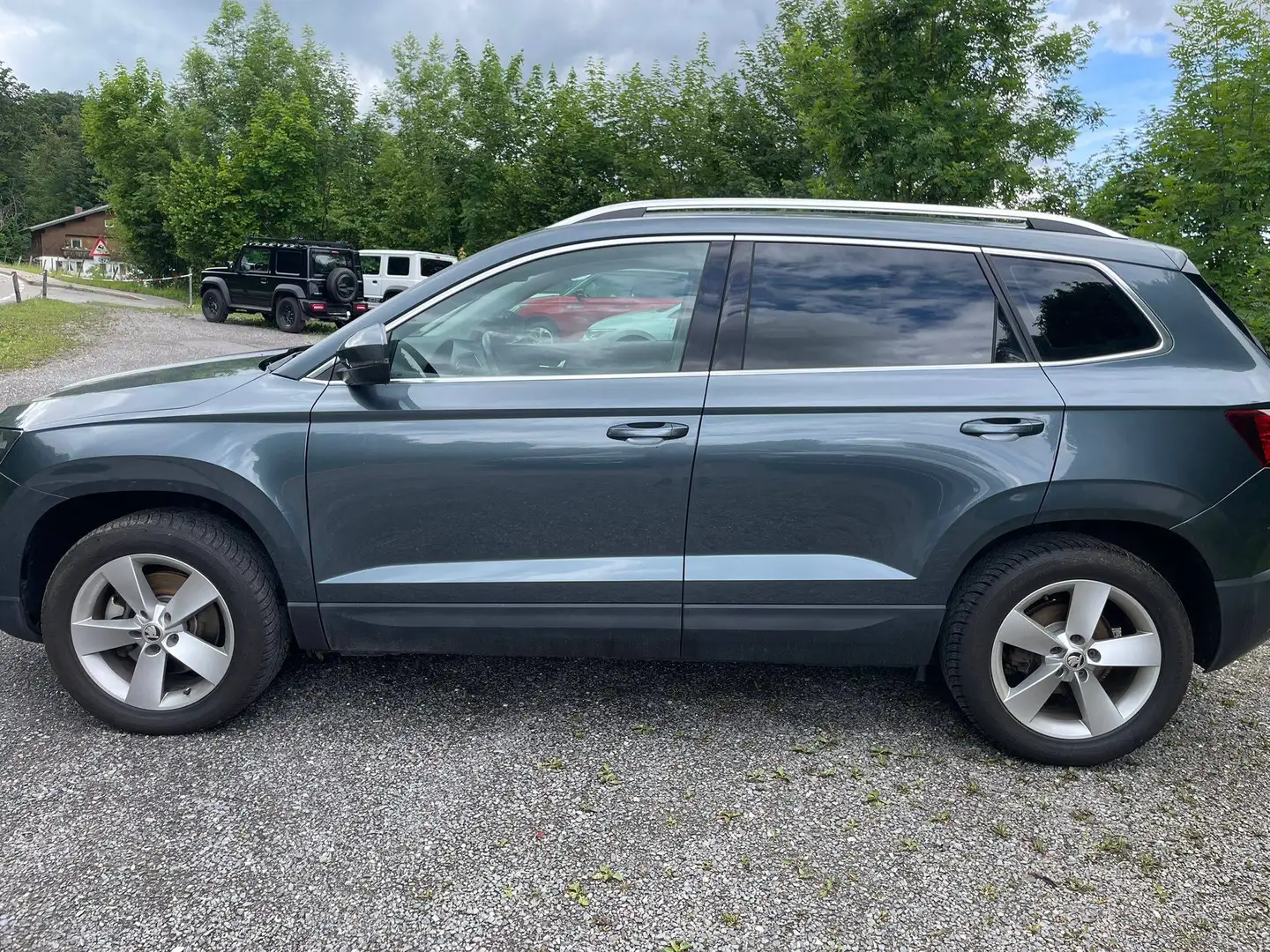 Skoda Karoq 2,0 TDI Ambition 4x4 DSG mit AHK!!! Grau - 2