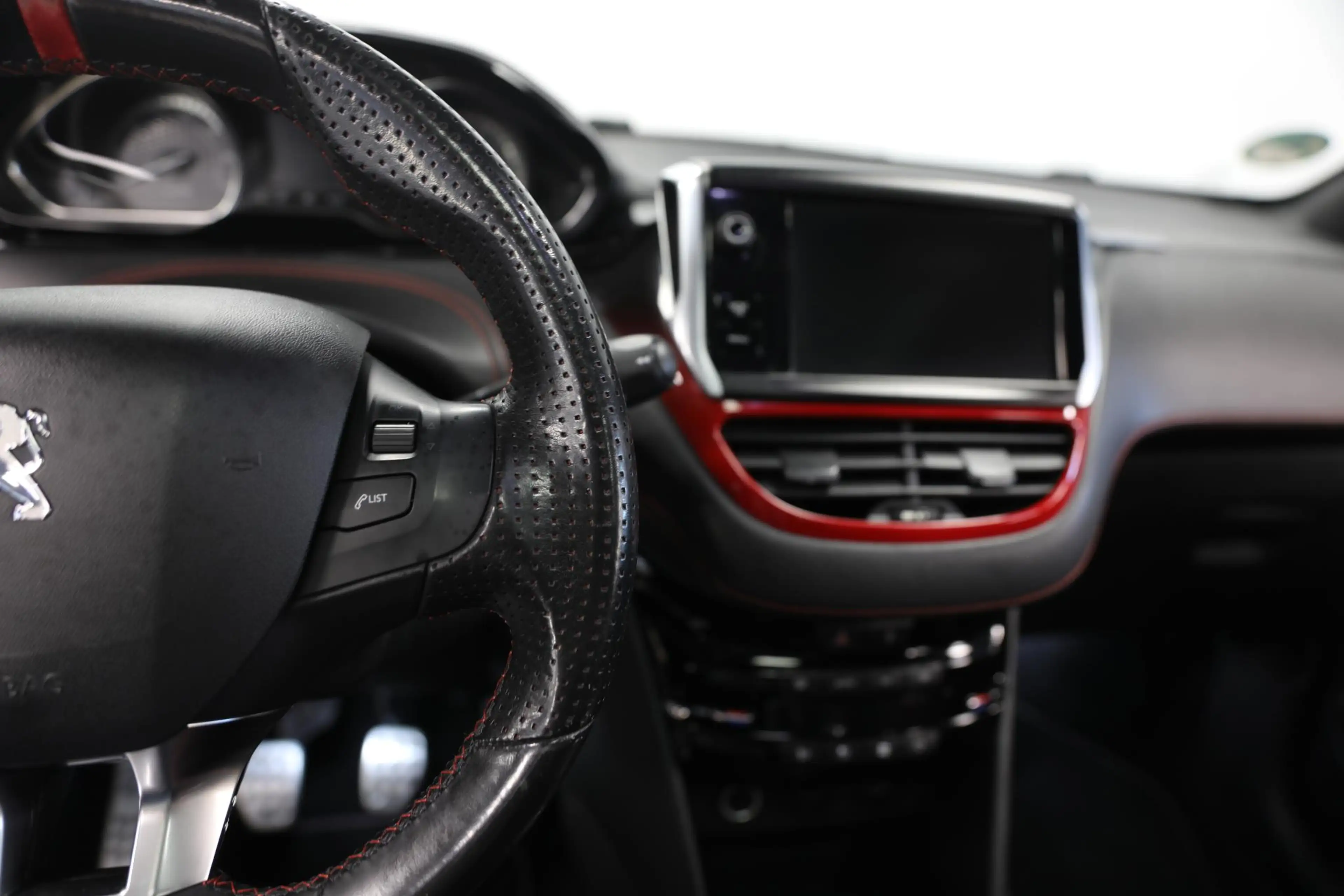 Peugeot 208 1.6 THP GTi | PANO DAK | — photo 11