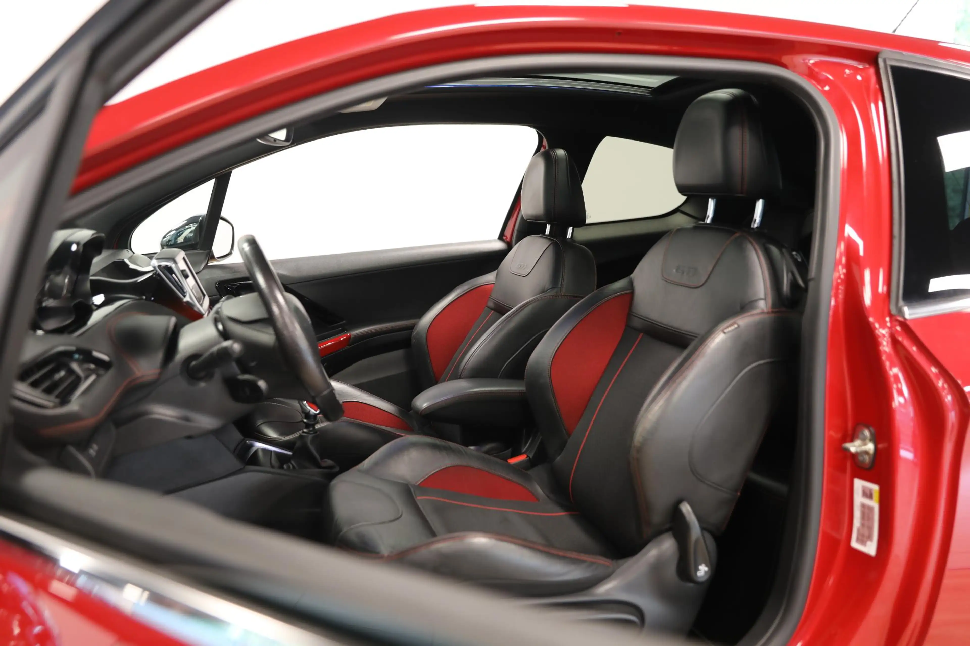 Peugeot 208 1.6 THP GTi | PANO DAK | — photo 3