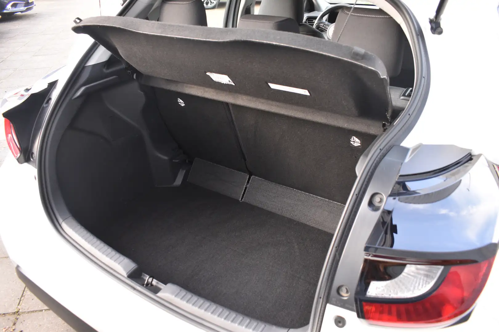 Toyota Yaris 1.5 Hybrid Active Automaat 116pk | Dealer onderhou Wit - 2