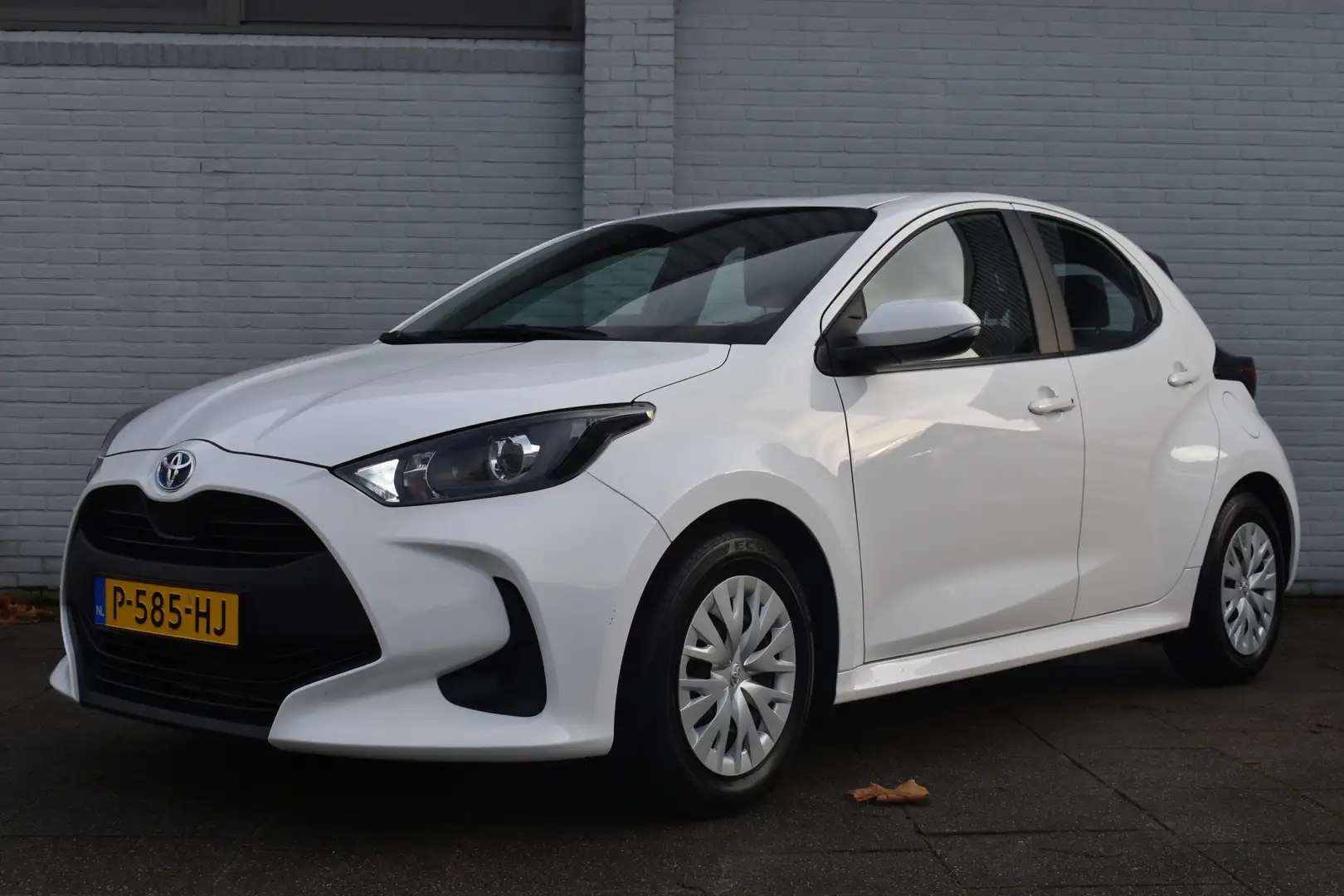 Toyota Yaris 1.5 Hybrid Active Automaat 116pk | Dealer onderhou Wit - 1