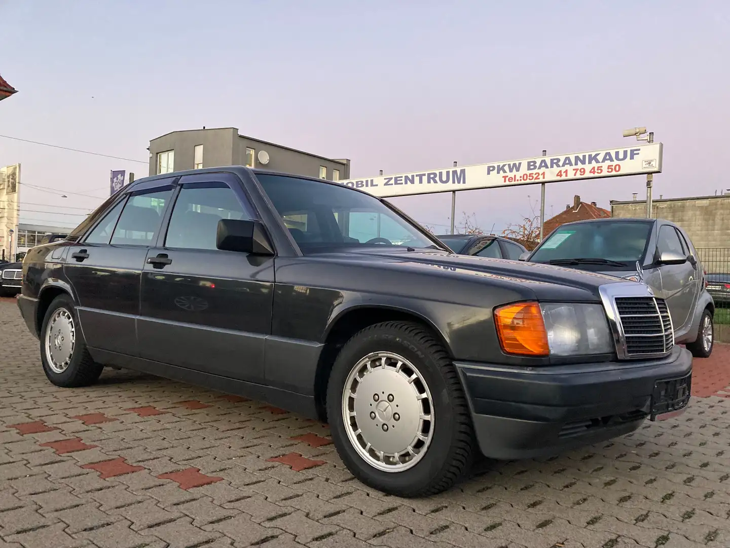 Mercedes-Benz 190 2.6+Scheckheft+Orgnl 81.000+H-Zulassung Schwarz - 1