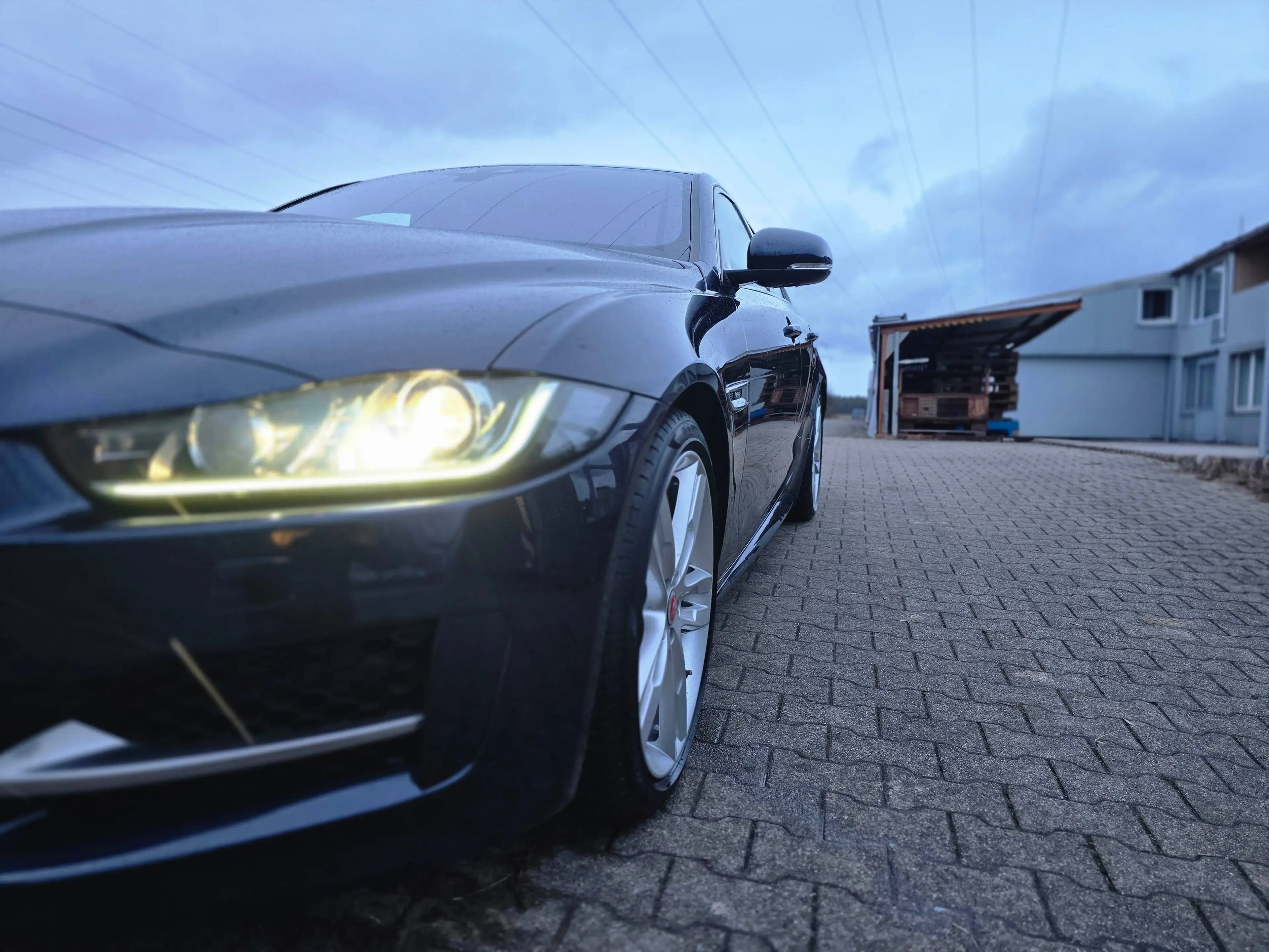Jaguar XE R-Sport — photo 9