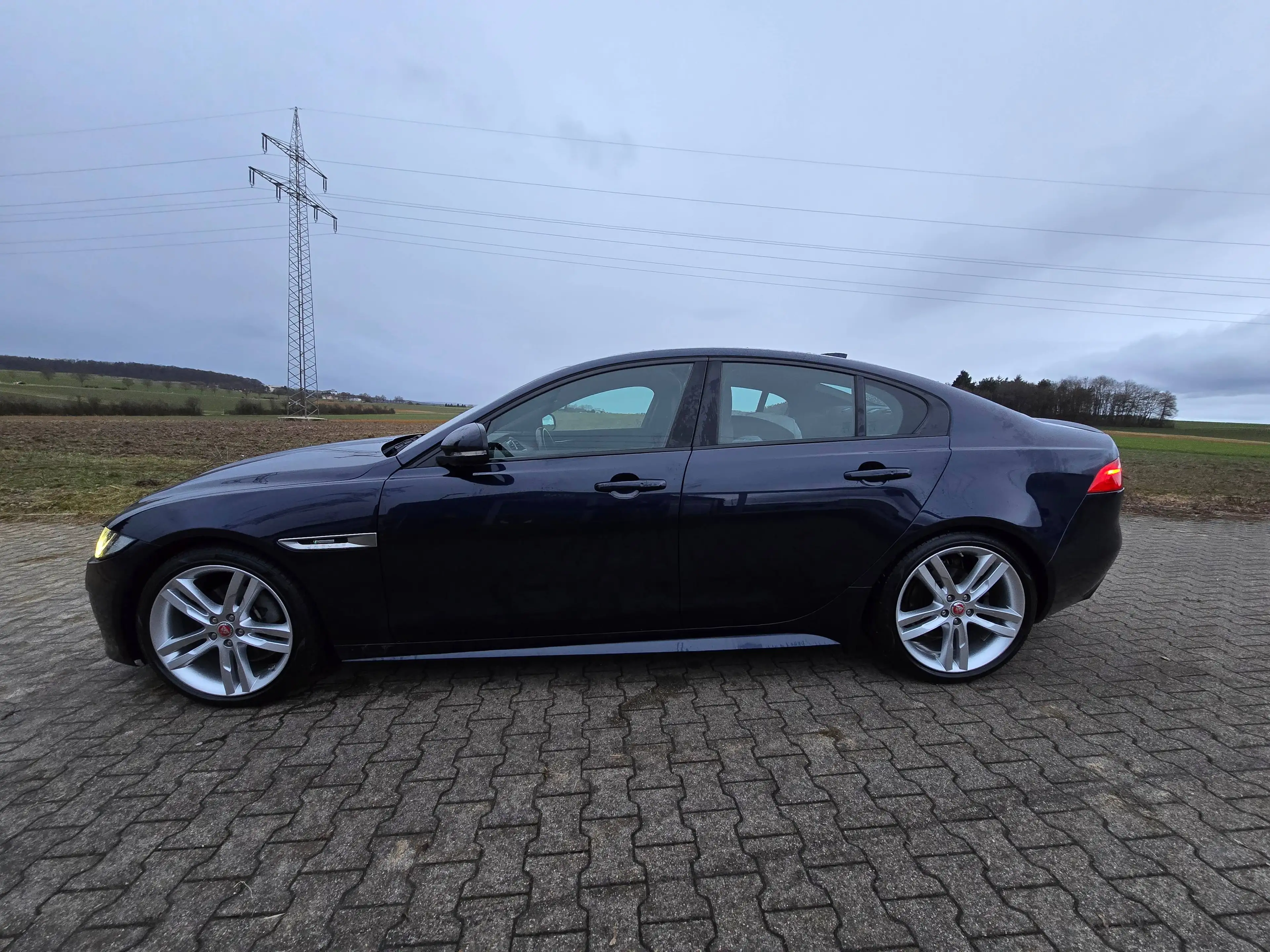 Jaguar XE R-Sport — photo 4