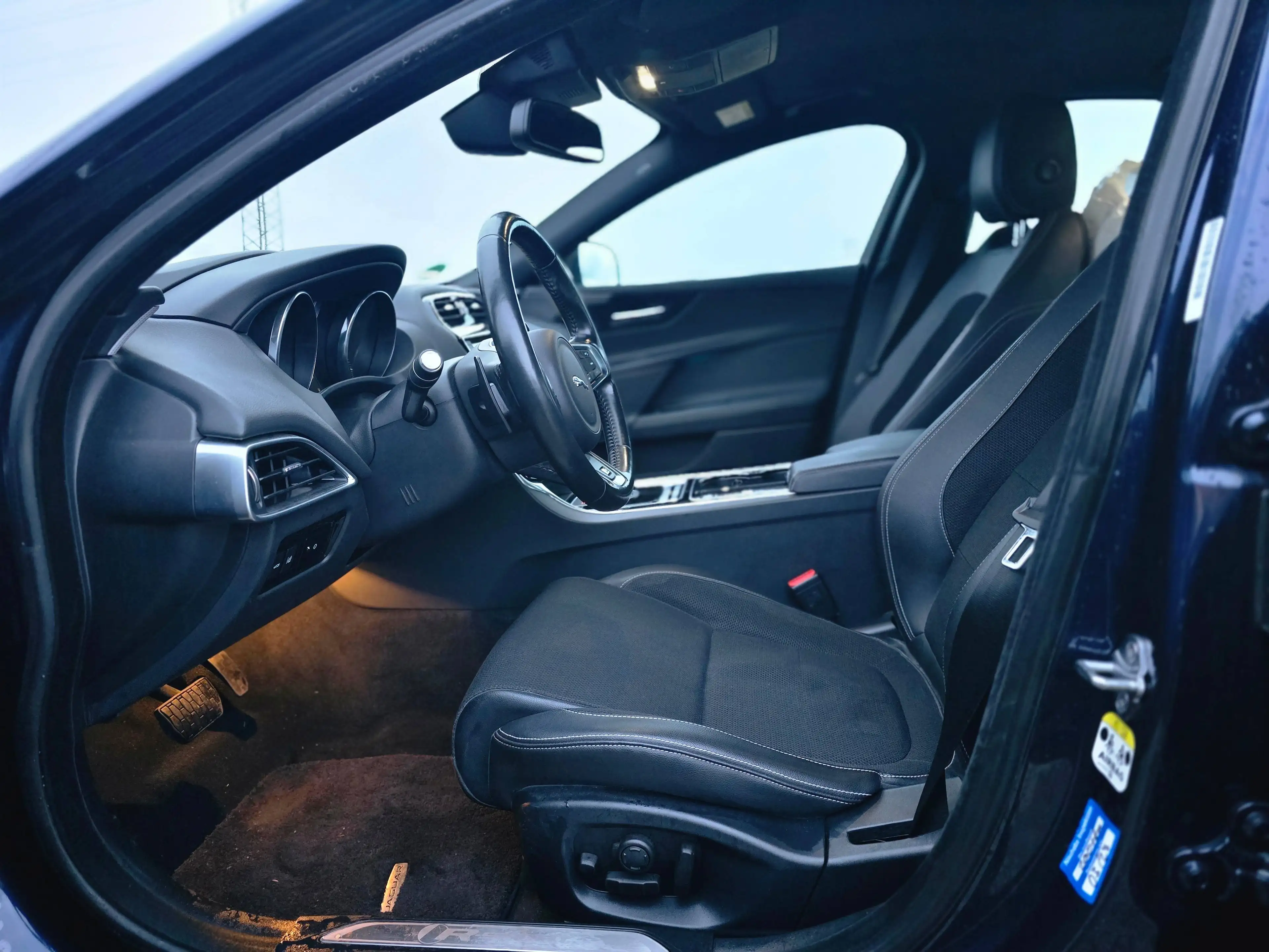 Jaguar XE R-Sport — photo 14