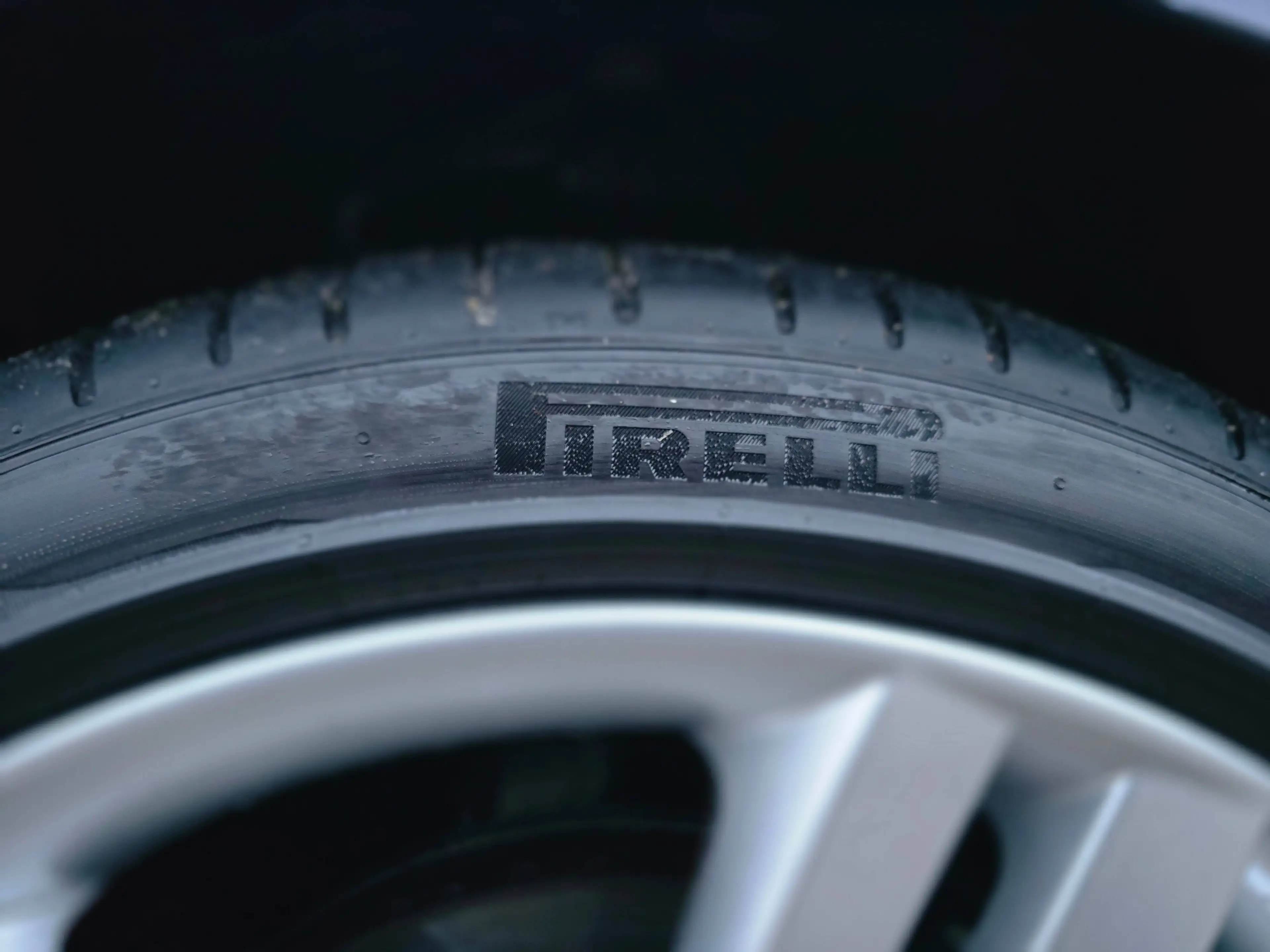 Jaguar XE R-Sport — photo 12