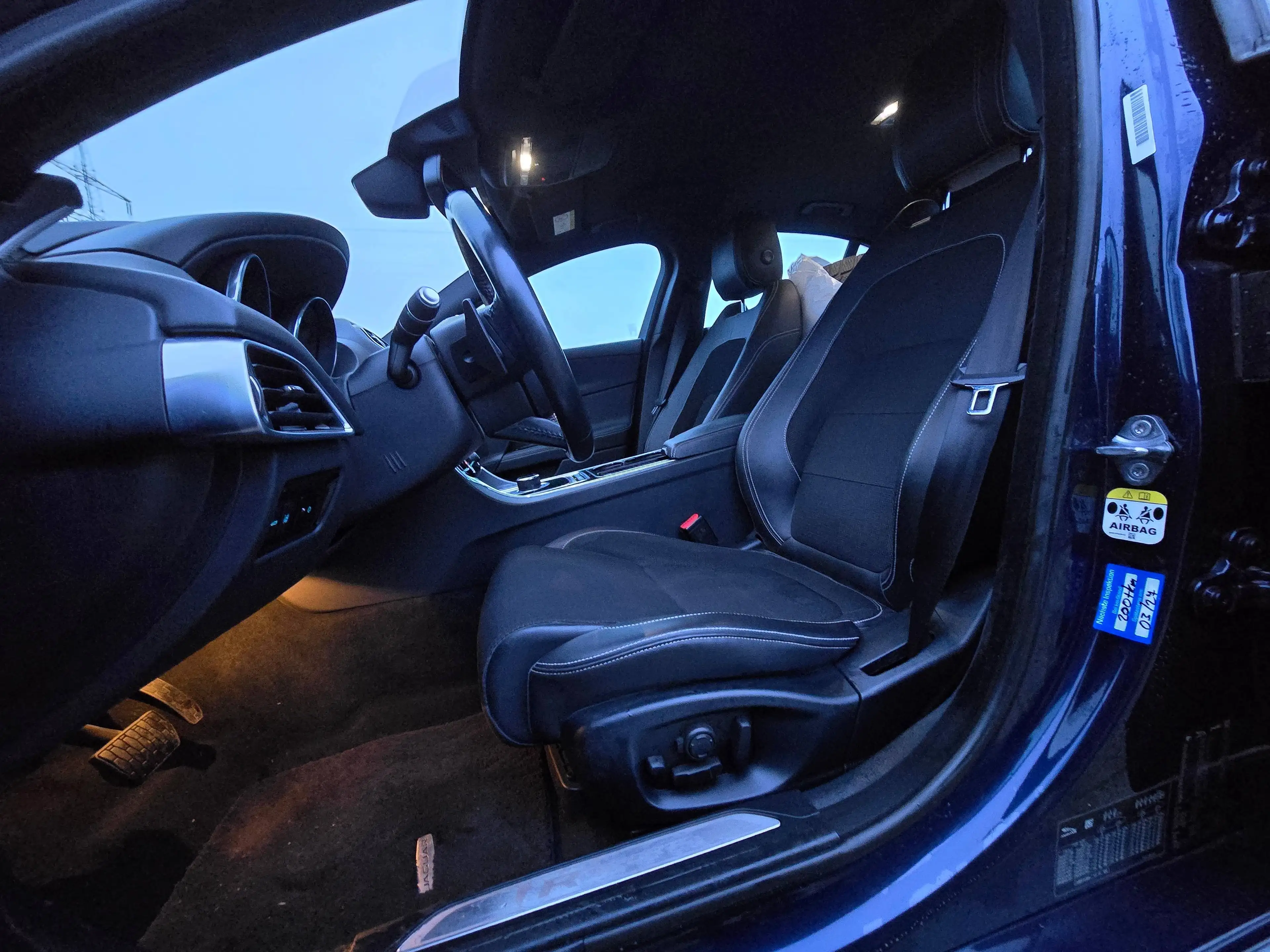 Jaguar XE R-Sport — photo 13
