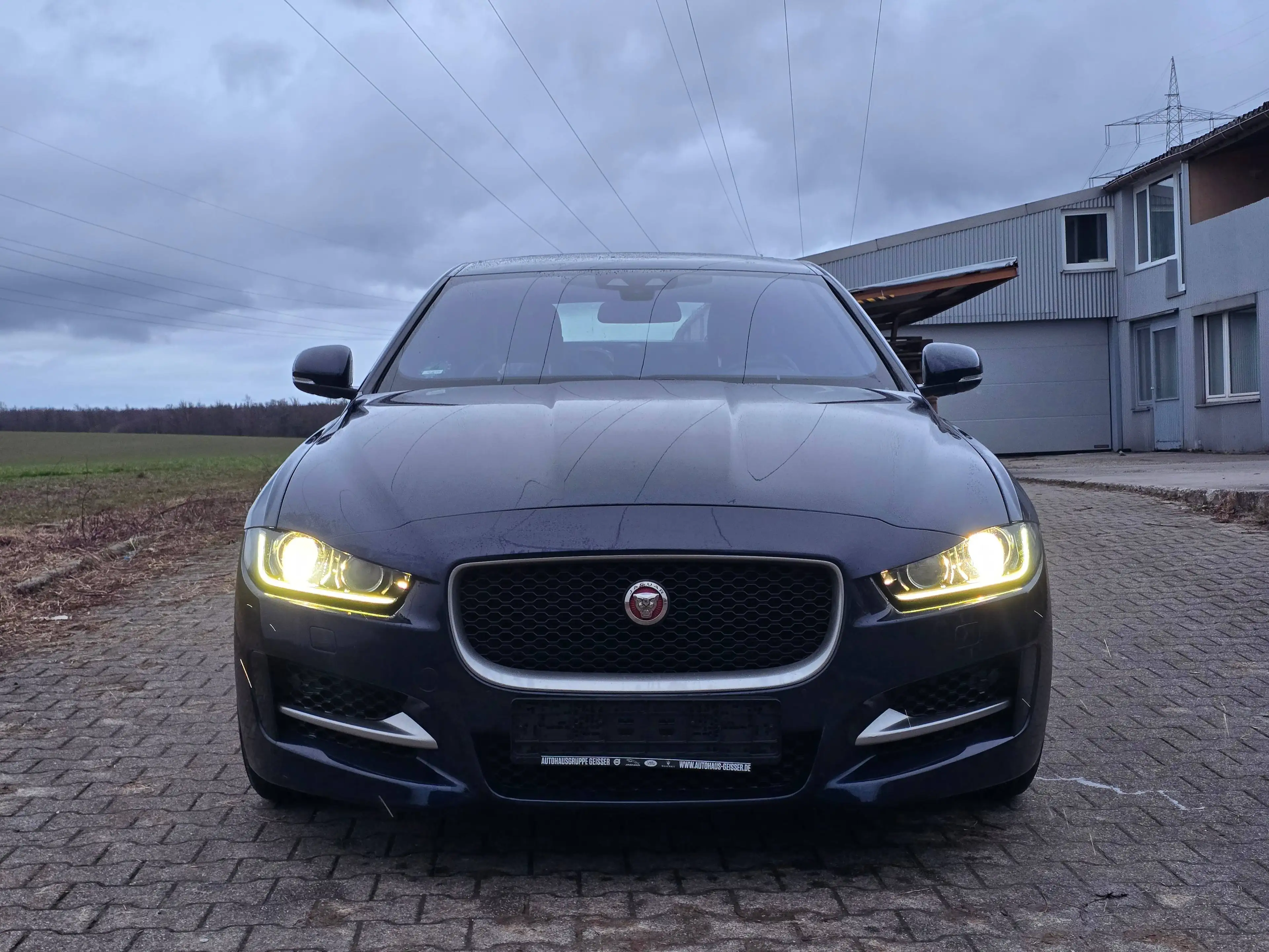 Jaguar XE R-Sport — photo 2