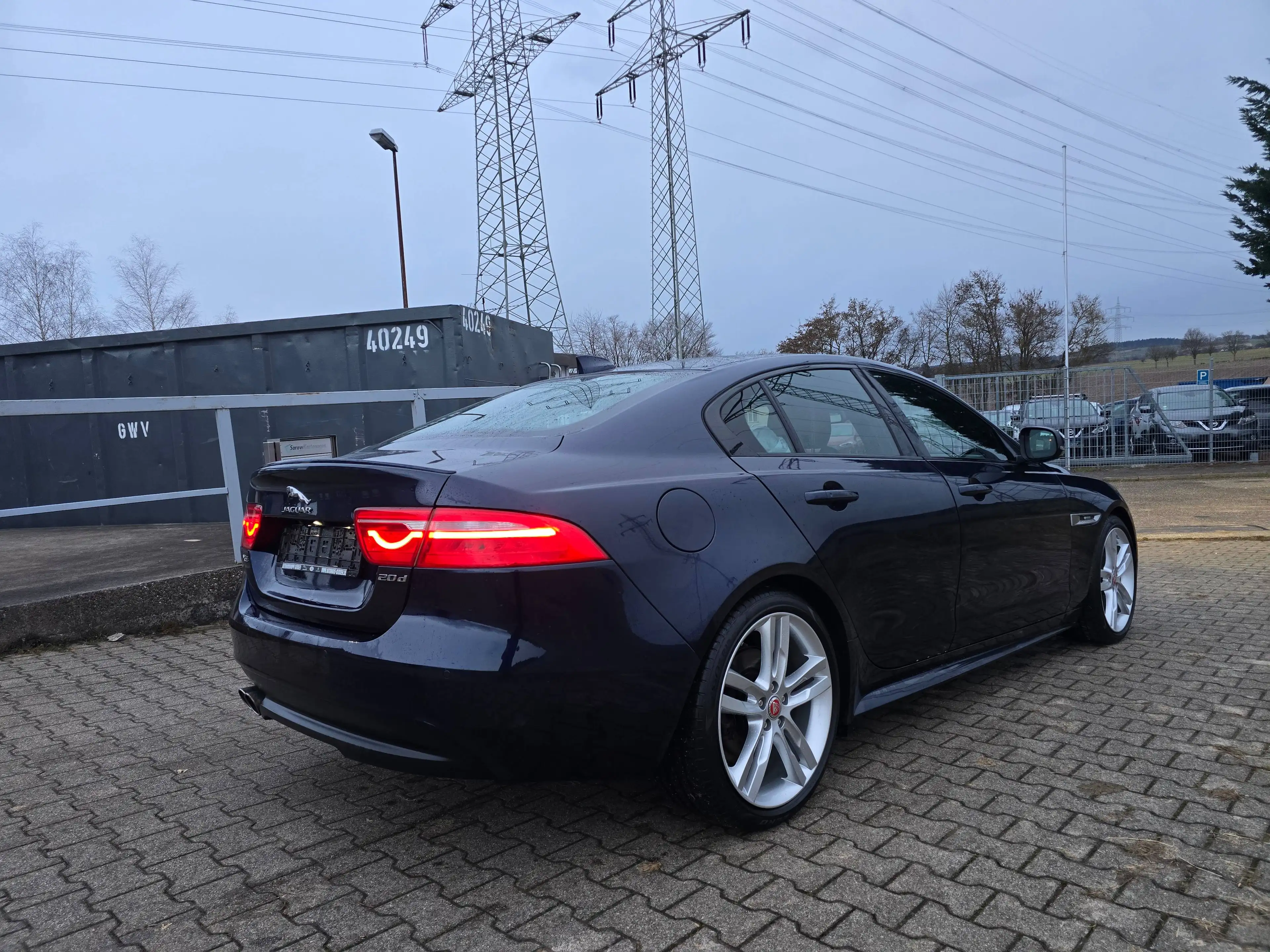 Jaguar XE R-Sport — photo 7