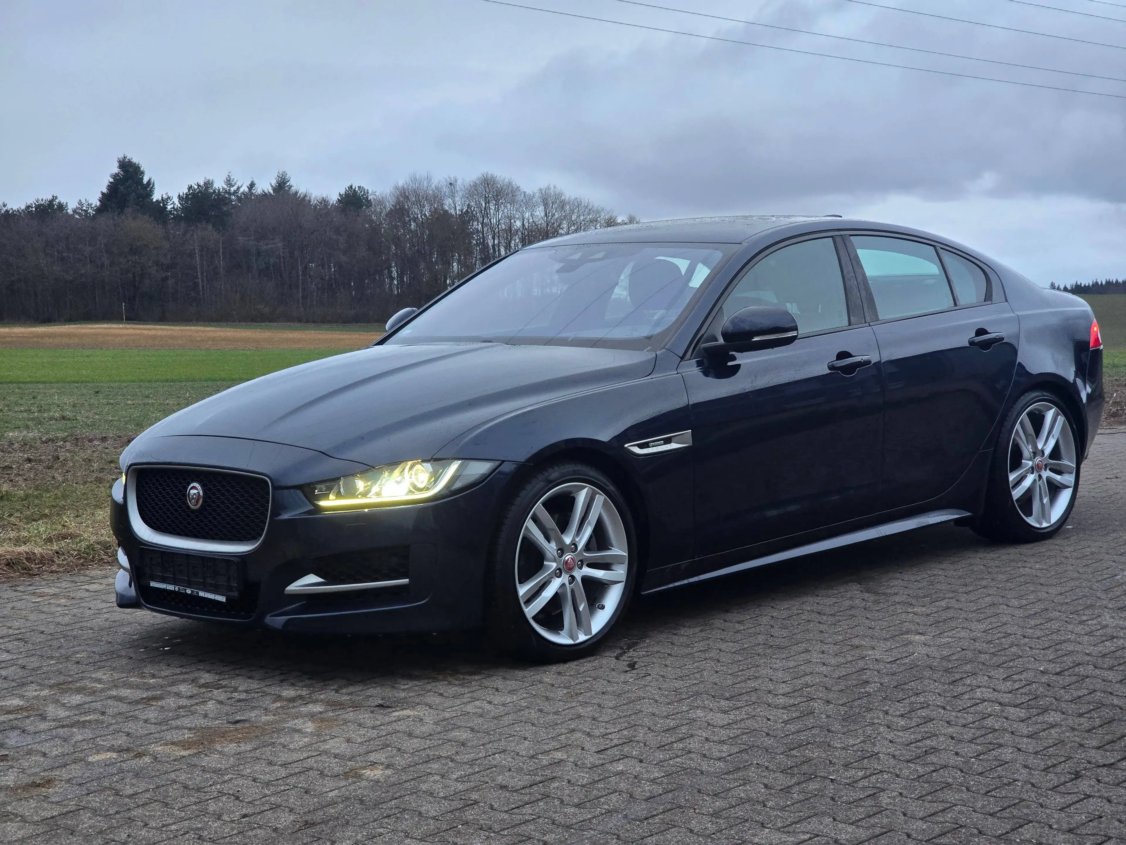Jaguar XE R-Sport — photo 3