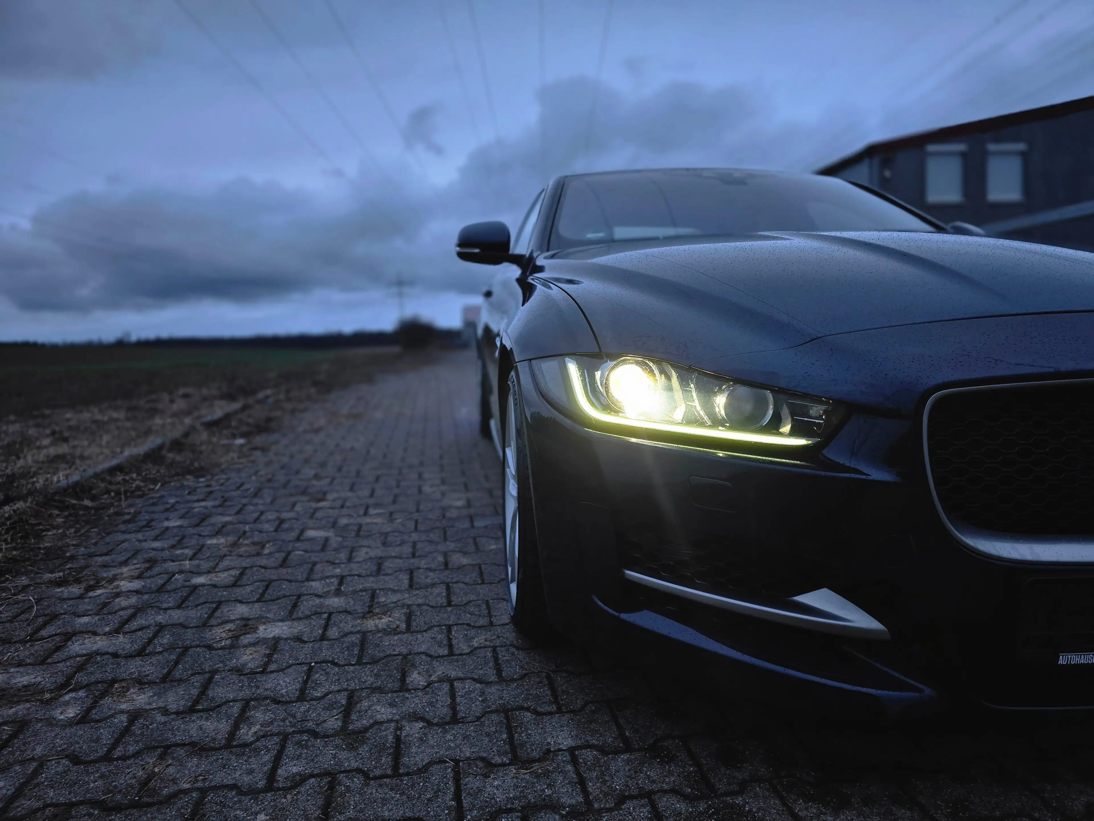 Jaguar XE R-Sport — photo 8