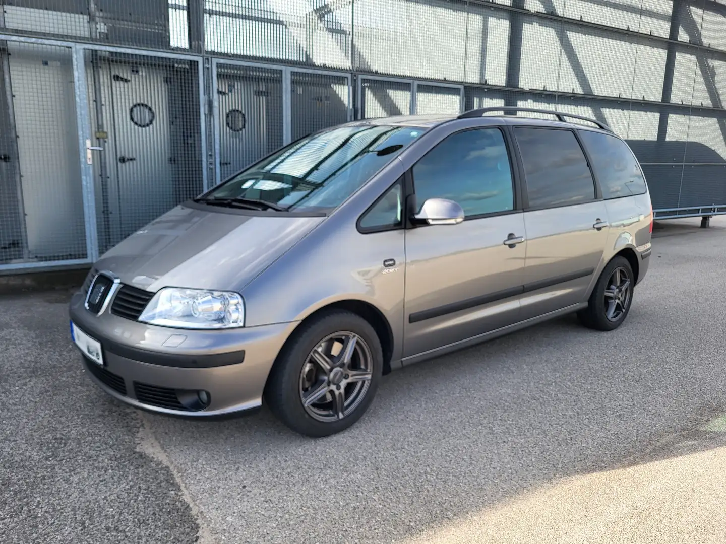 SEAT Alhambra Alhambra 1.8 20V Turbo Sport 1. Hd.  Stand.-Ungarn Grau - 2
