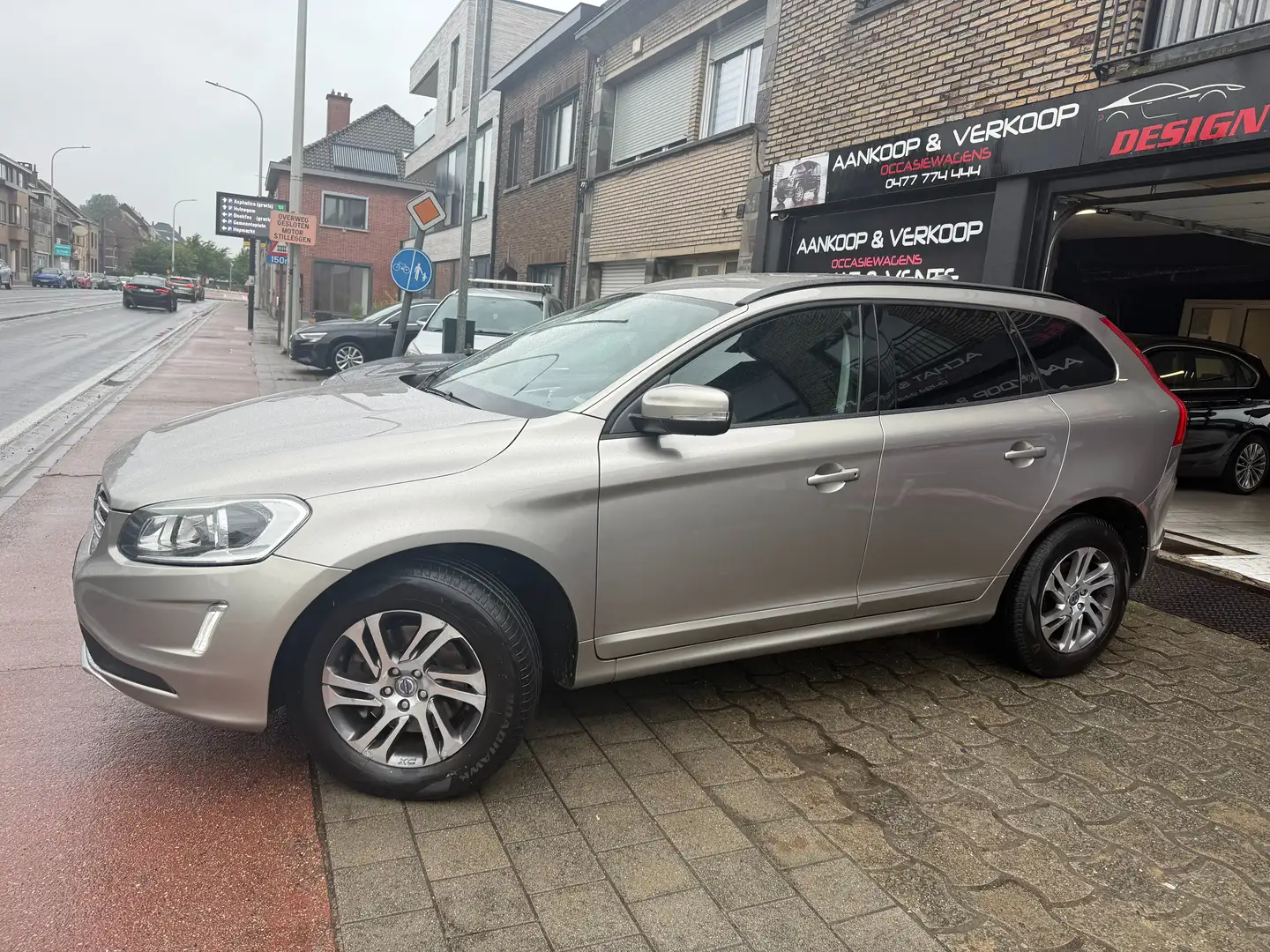 Volvo XC60 2.0 D3*5Cylindre*Navigation*Carnet Volvo*garantie* Zilver - 2