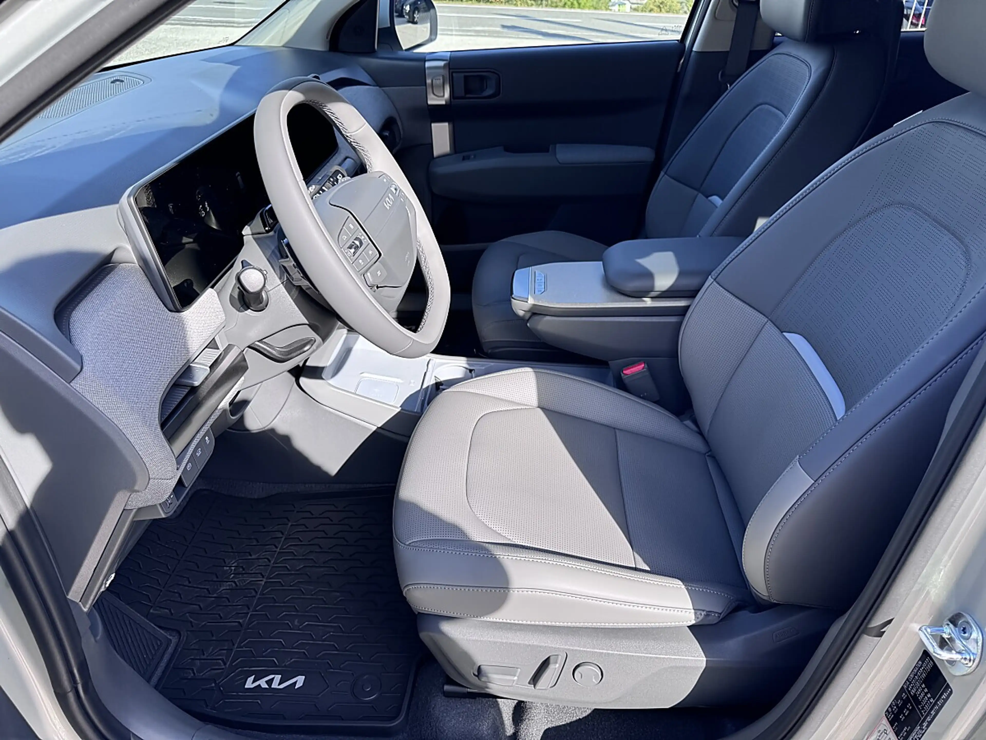 Kia EV3 AWD 81,4kWh Earth Plus — photo 13