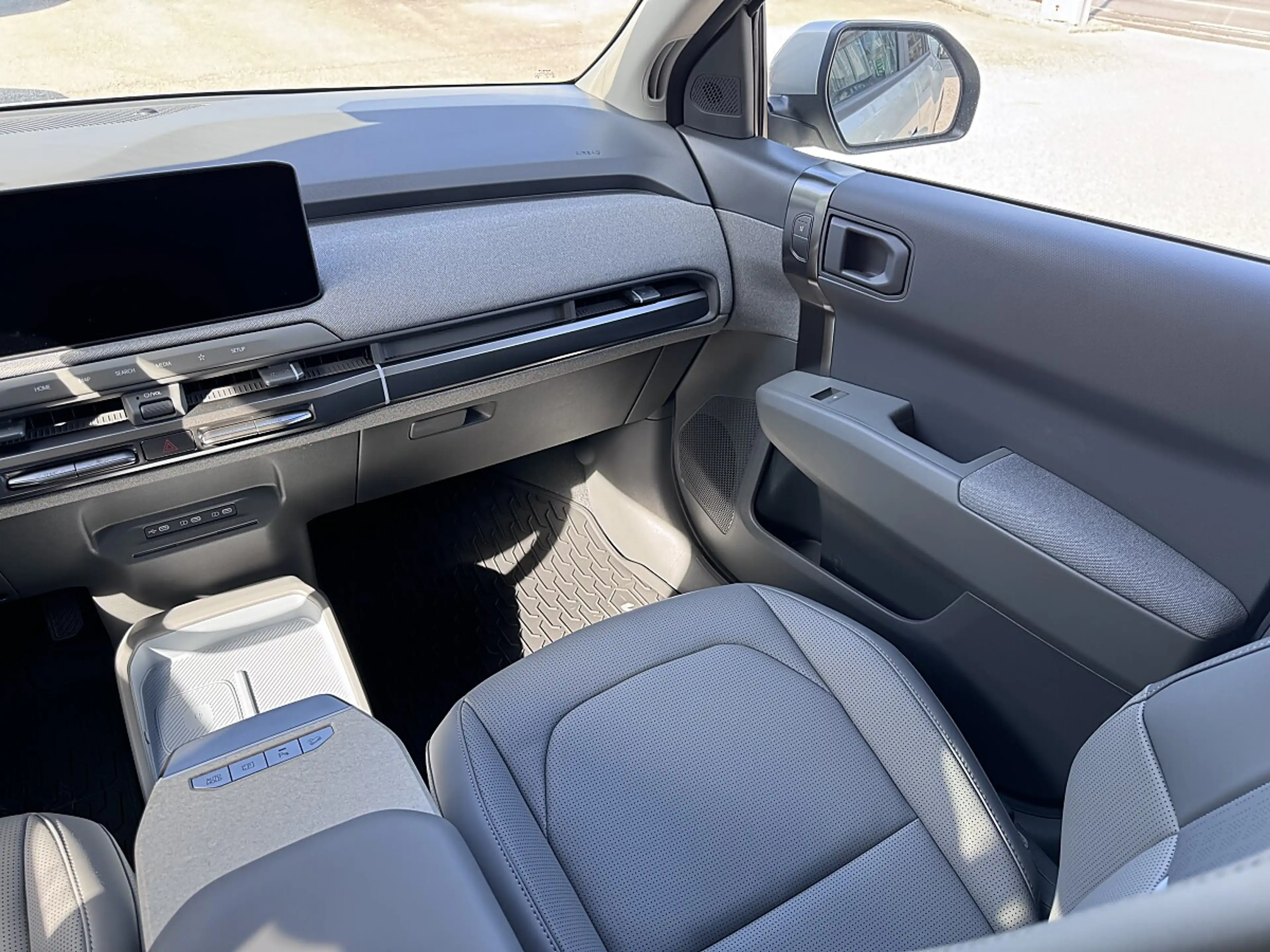 Kia EV3 AWD 81,4kWh Earth Plus — photo 9
