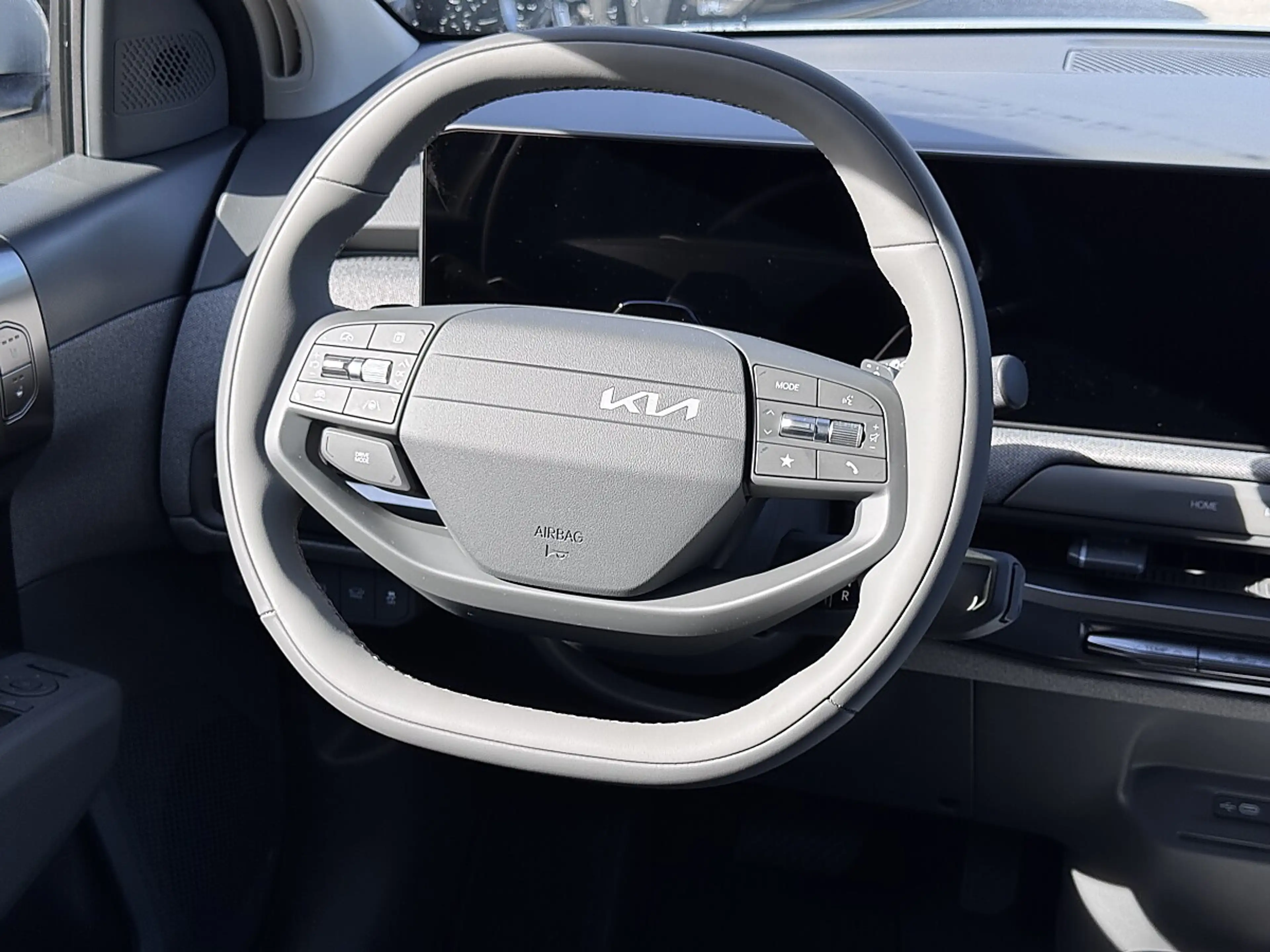 Kia EV3 AWD 81,4kWh Earth Plus — photo 11