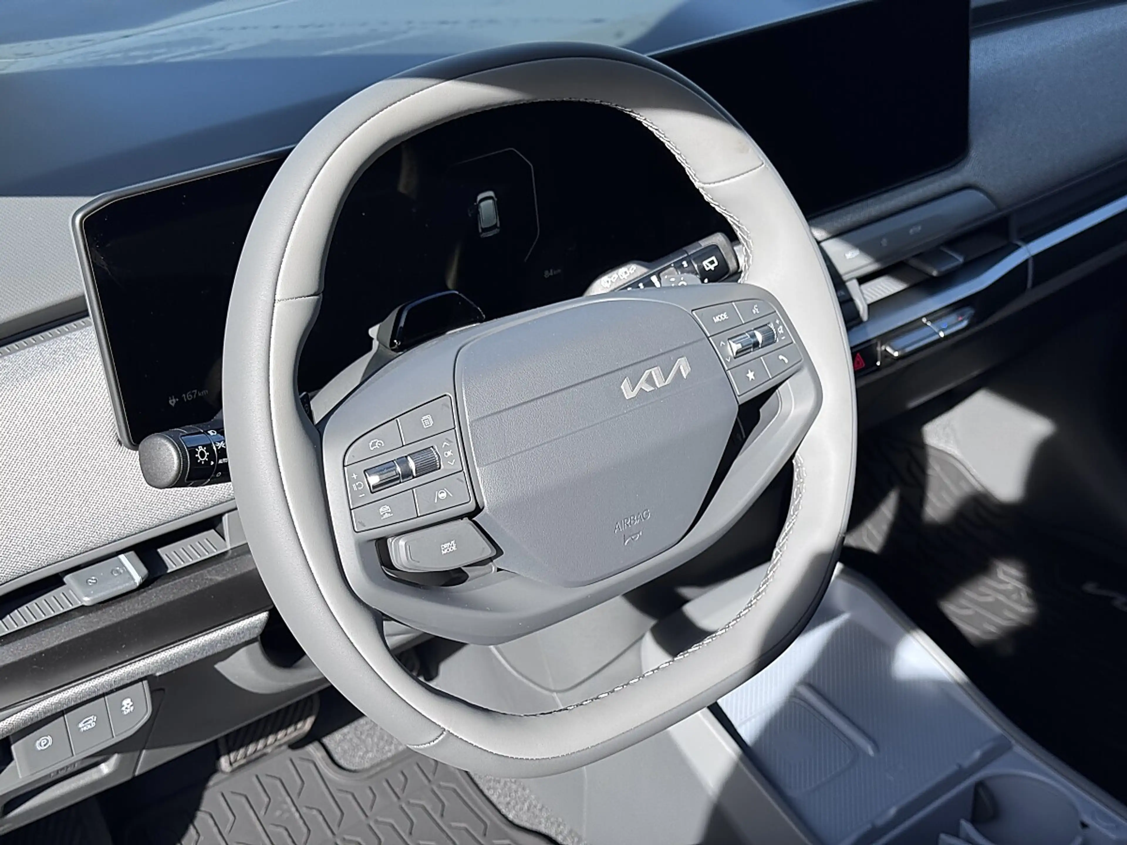 Kia EV3 AWD 81,4kWh Earth Plus — photo 12