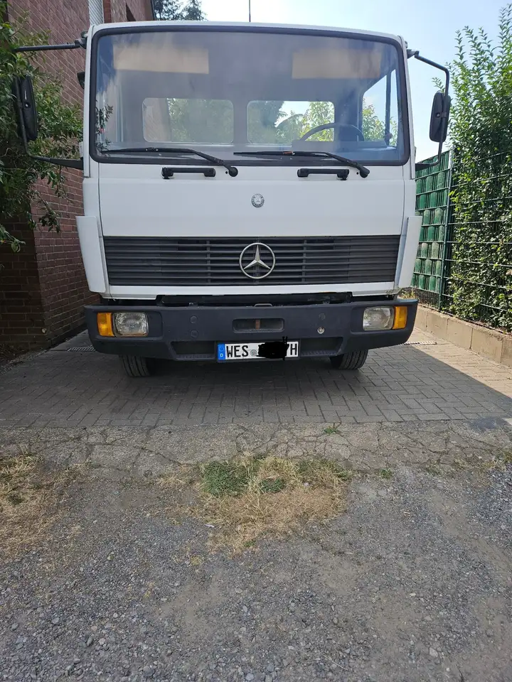 Mercedes-Benz lkw mit Ladefläche, foto 2