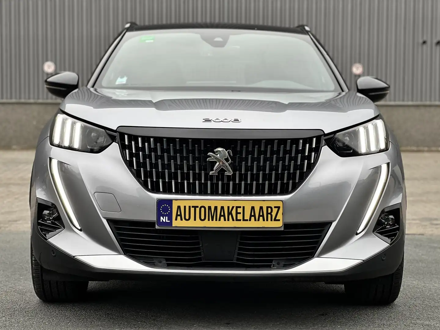 Peugeot 2008 1.2 PureTech GT Grau - 2