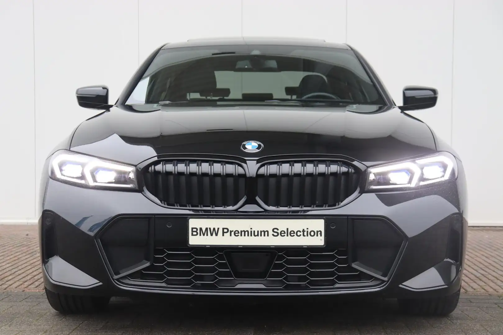 BMW 320 3-serie 320i M Sportpakket/ Schuifkanteldak/ Activ Zwart - 2
