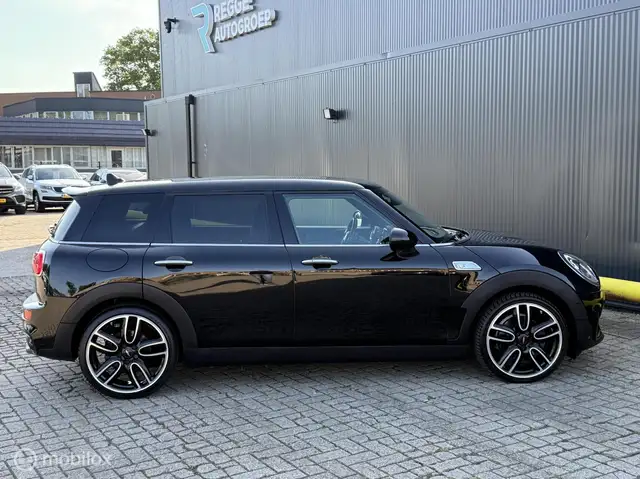 Mini Clubman view 9
