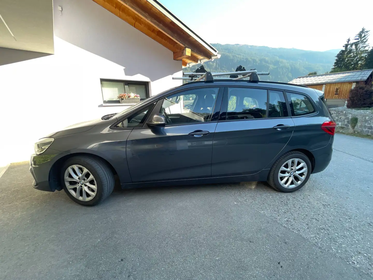 BMW 218 218d xDrive Gran Tourer Aut. Grau - 1