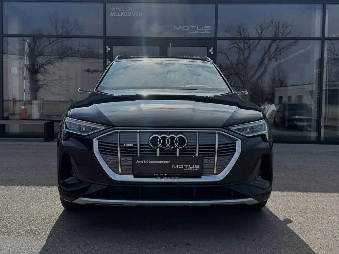 Audi e-tron 55 quattro S line Schwarz - 2