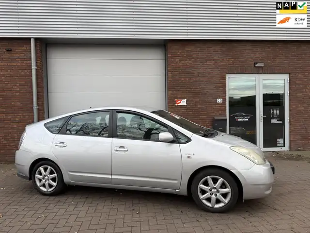 Toyota Prius 1.5 VVT-i Business Edition|NIEUWE APK|AIRCO|KEYLES