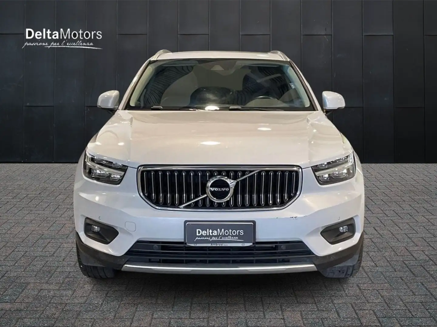 Volvo XC40 D3 AWD Inscription Bianco - 2