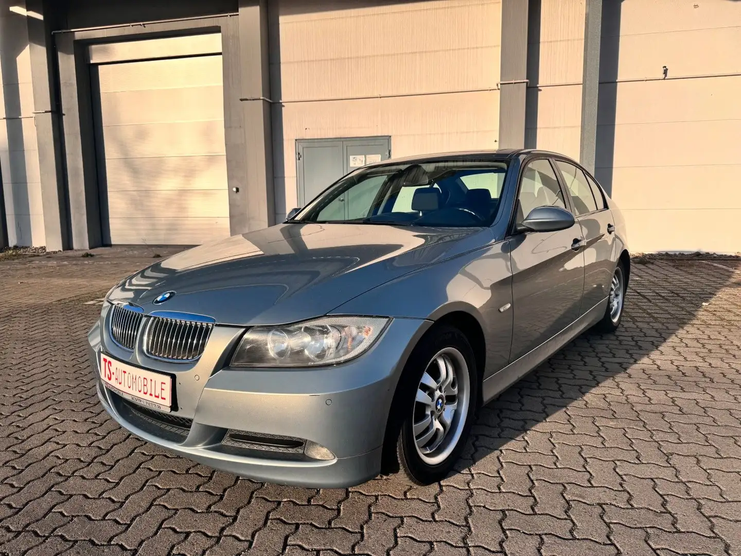 BMW 318 3 Limousine 318i*NAVI*TEMPOMAT*KLIMA*PDC*AUX - 2