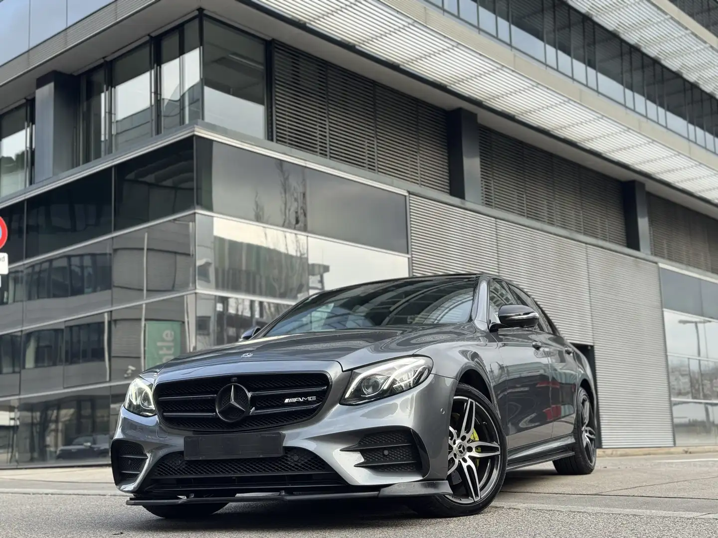 Mercedes-Benz E 220 d 4MATIC Avantgarde Aut. AMG LINE - 2