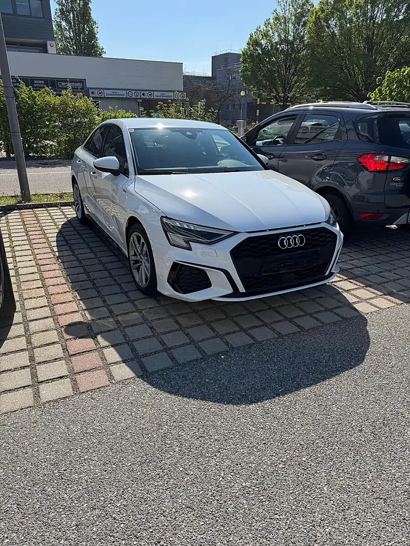 Audi A3 35 TFSI S-tronic S-Line Limousine Weiß - 1