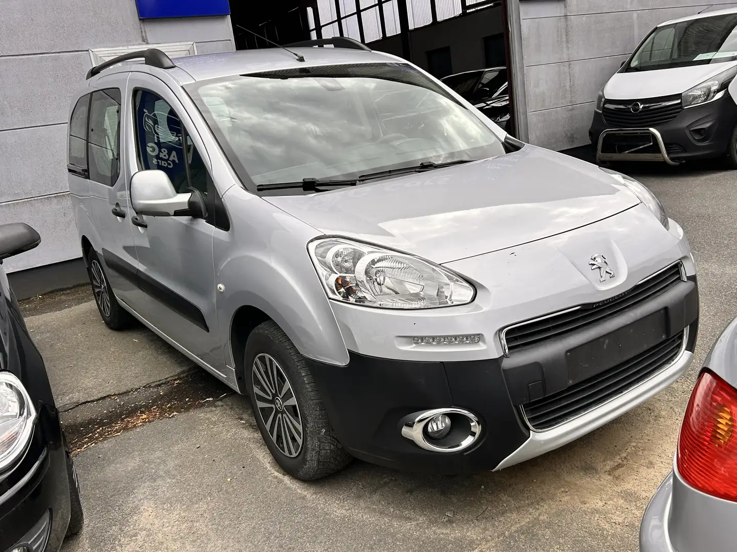 Peugeot Partner 1.6i Combi Plus problème juant culasse !!!! Zilver - 2