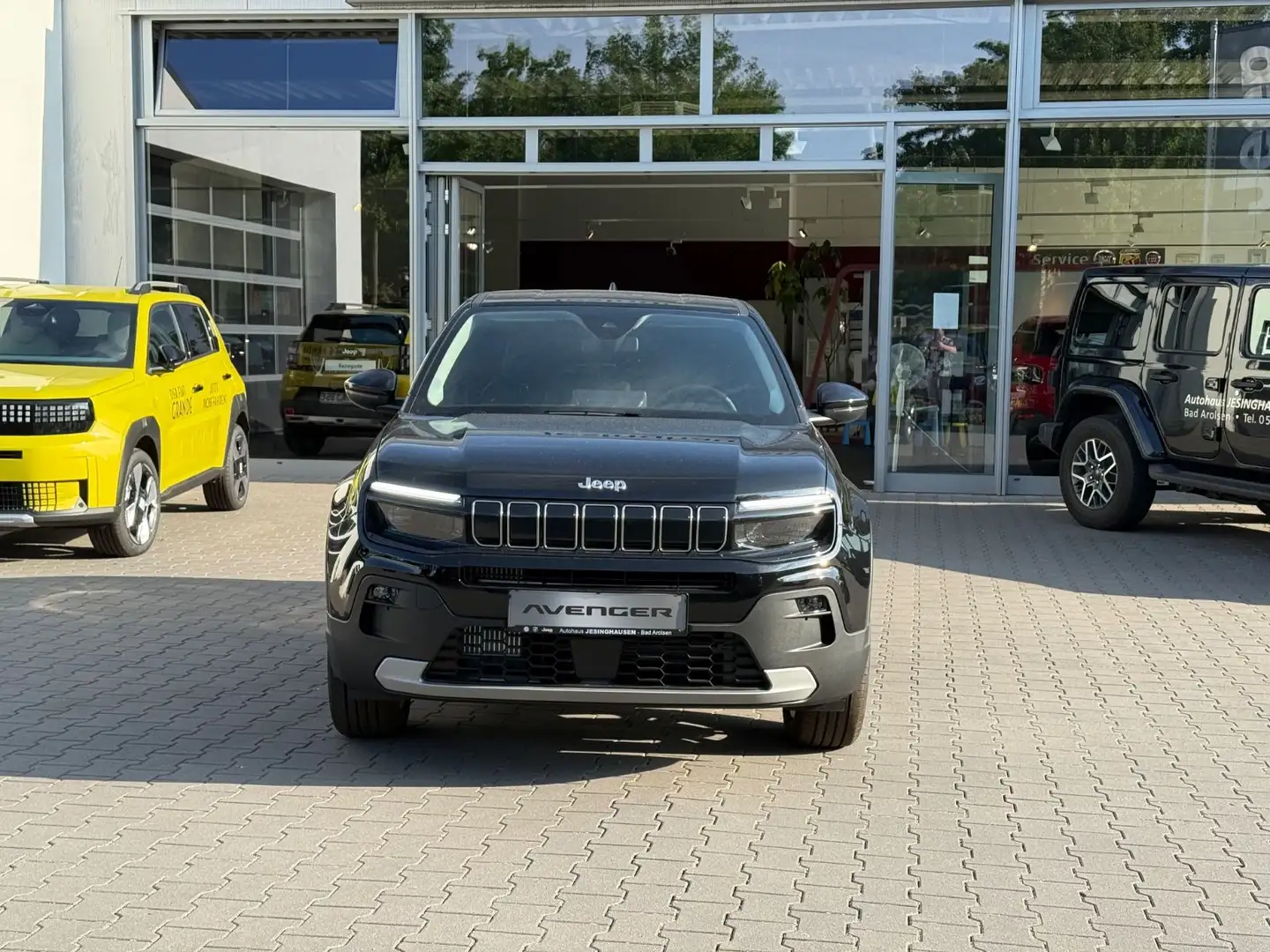 Jeep Avenger Altitude MHEV+JBL+Navi+Rfk.+LED Schwarz - 2