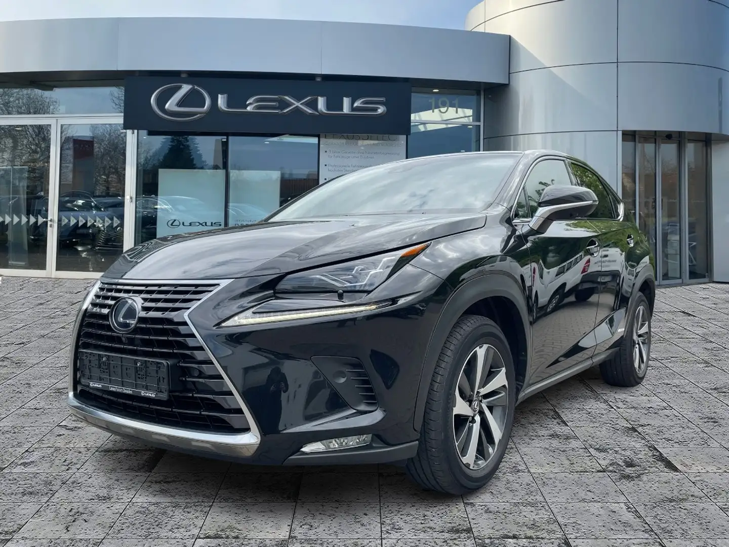 Lexus NX 300 h Luxury Line HUD*Pano*4xSHZ*Navi Schwarz - 2